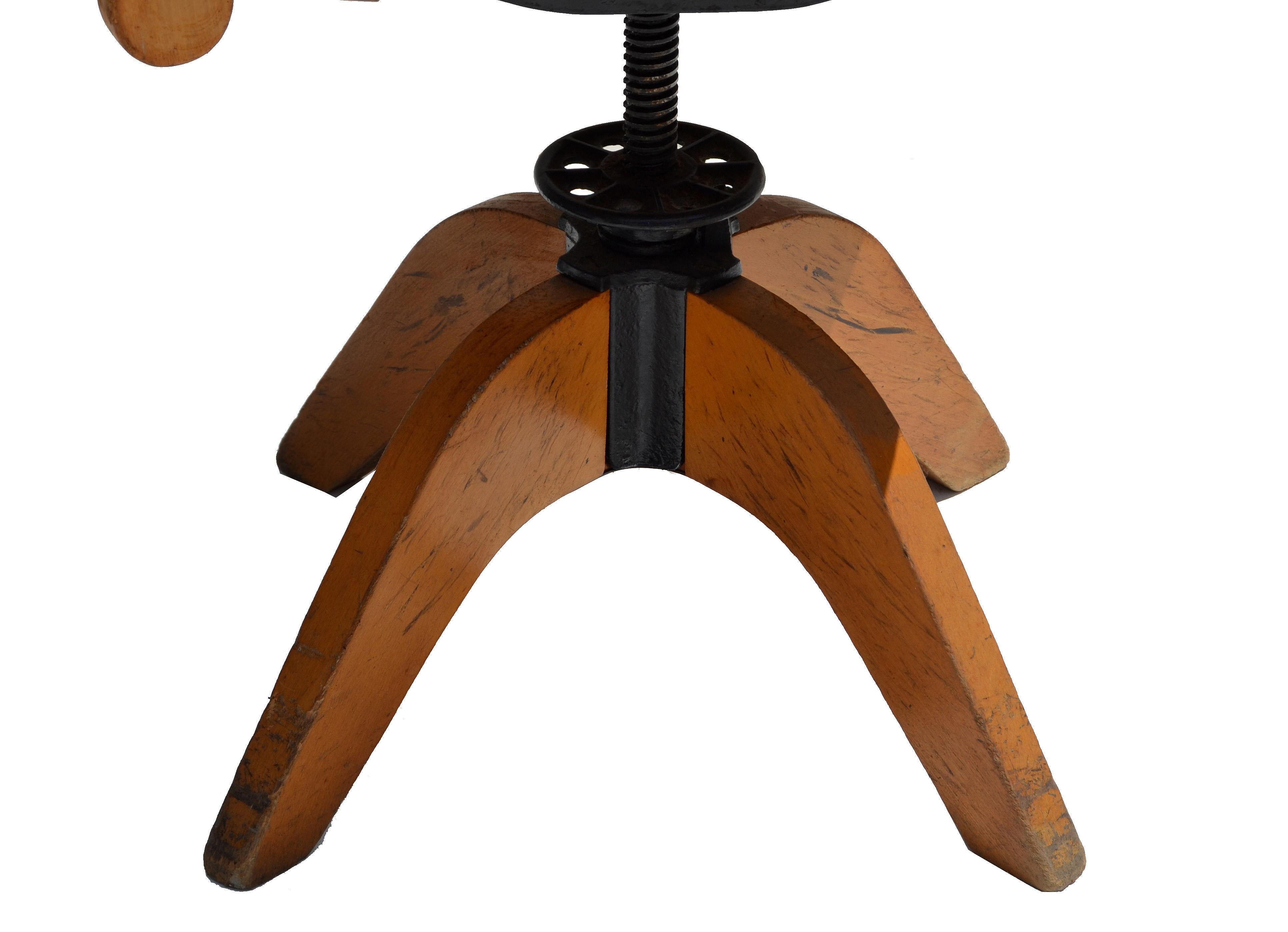 Verstellbarer Schreibtischstuhl aus markierter Stella-Eiche in Dreh- und Höhe, Eames-Ära, Frankreich 1950 im Angebot 3
