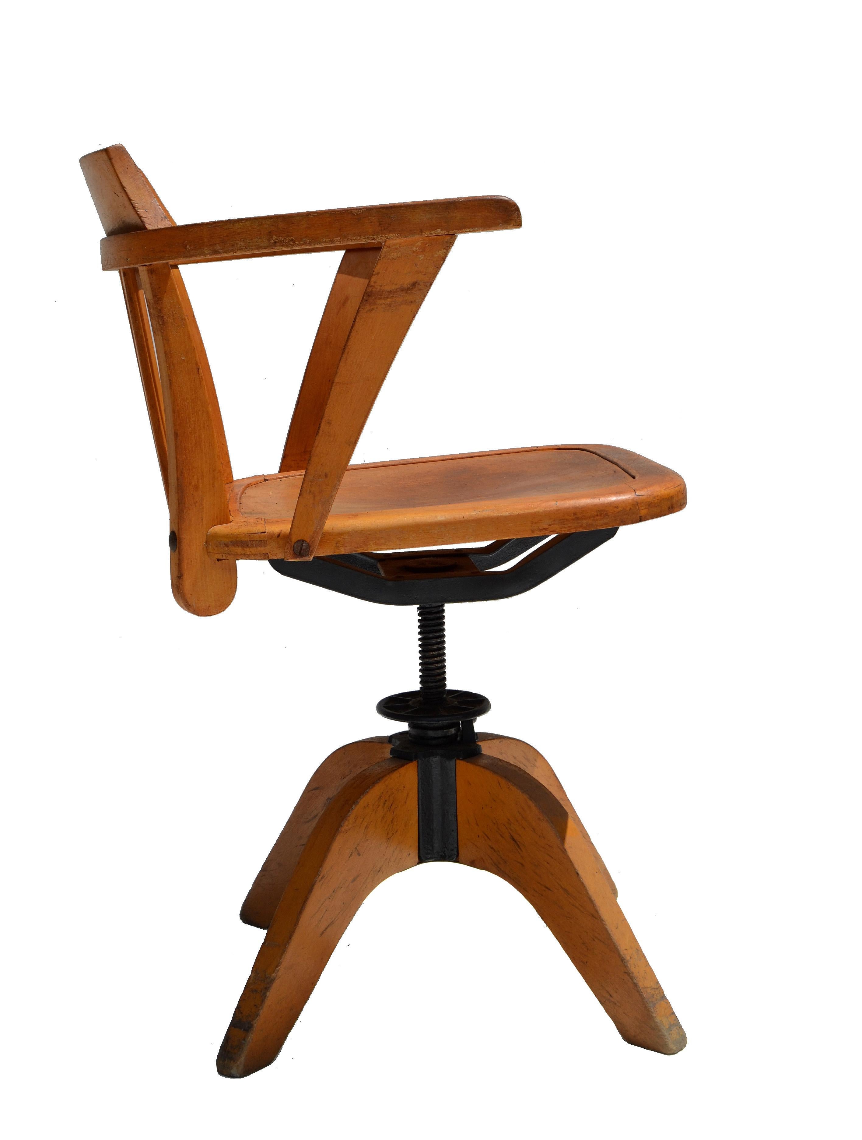 Verstellbarer Schreibtischstuhl aus markierter Stella-Eiche in Dreh- und Höhe, Eames-Ära, Frankreich 1950 (Moderne der Mitte des Jahrhunderts) im Angebot