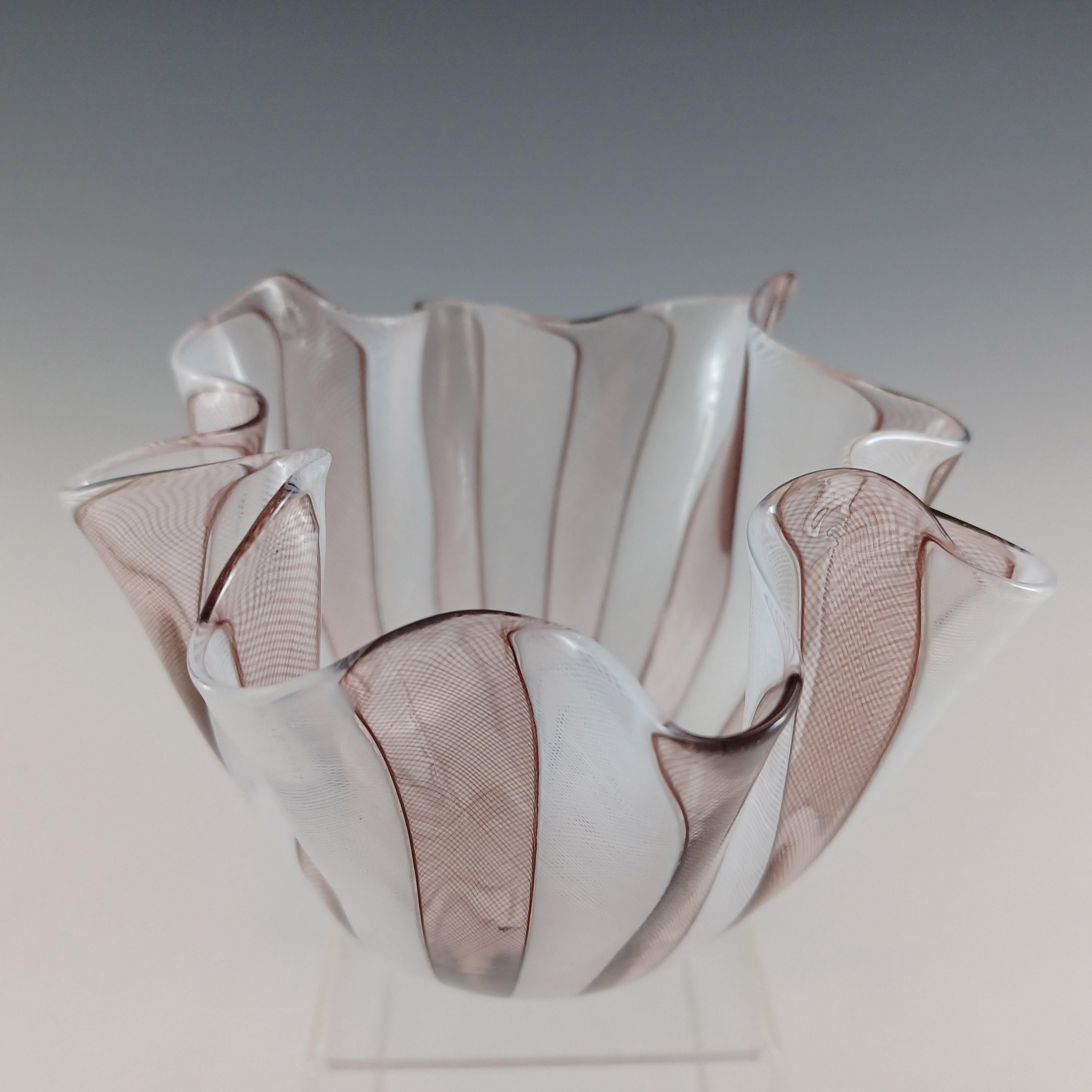 Fait main MARKED Venini Murano Purple & White Glass Zanfirico Fazzoletto Vase en vente