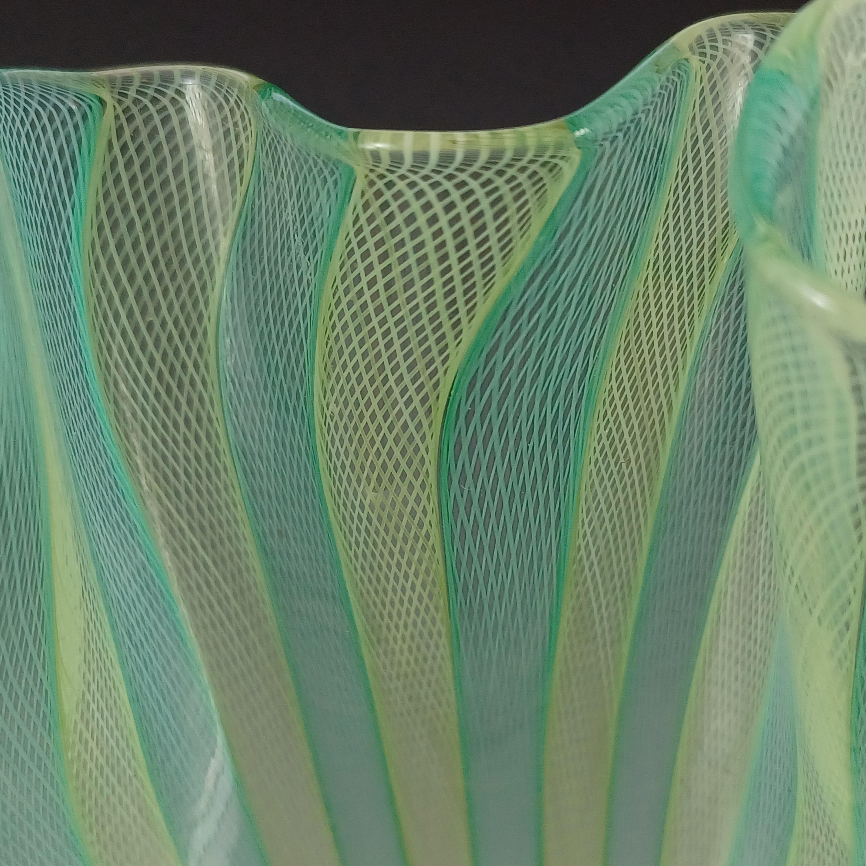 MARKIERT Venini Murano Grünes und gelbes Glas Zanfirico Fazzoletto Vase im Zustand „Gut“ im Angebot in Bolton, GB
