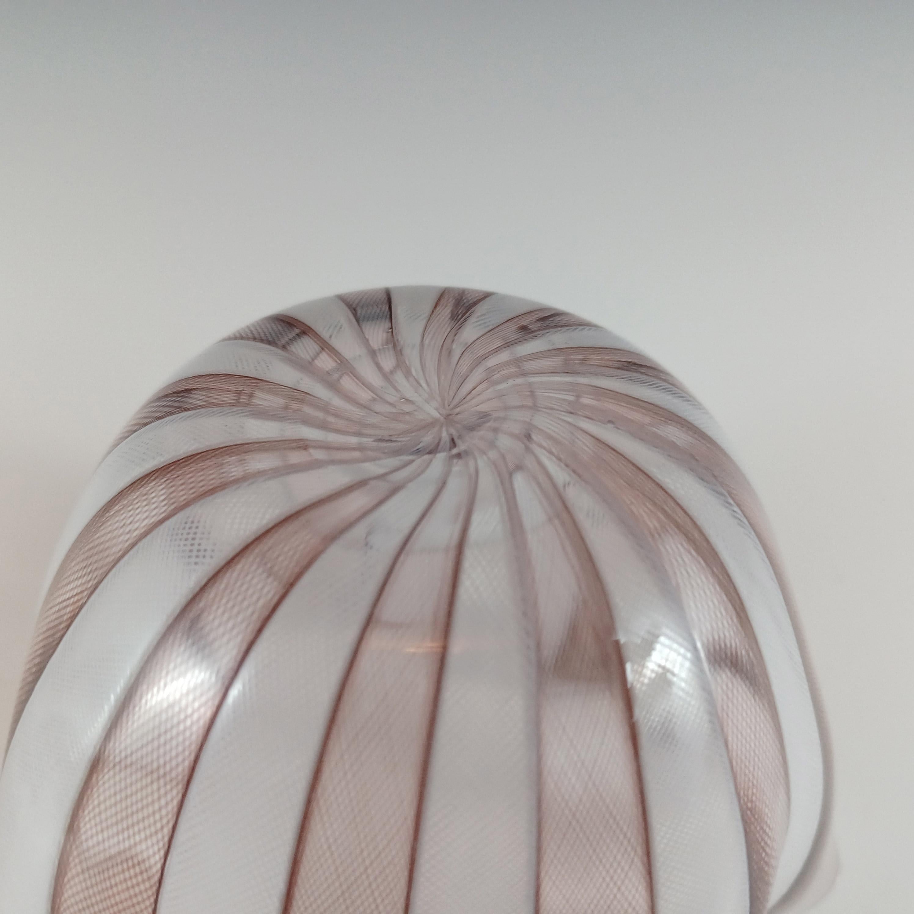 Milieu du XXe siècle MARKED Venini Murano Purple & White Glass Zanfirico Fazzoletto Vase en vente
