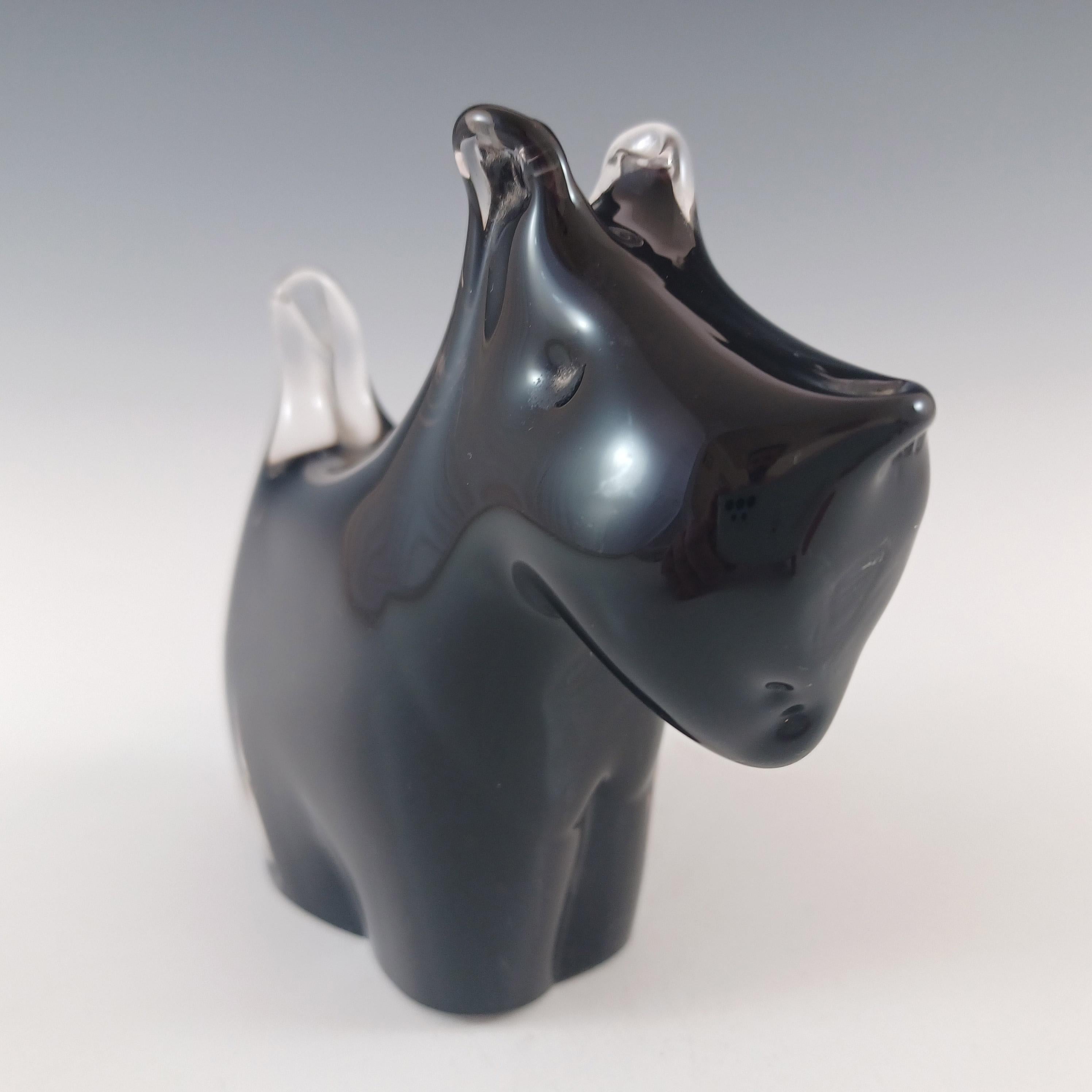Fait main MARQUÉ Presse-papier en verre noir Wedgwood Scottie Dog / Terrier SG418 en vente