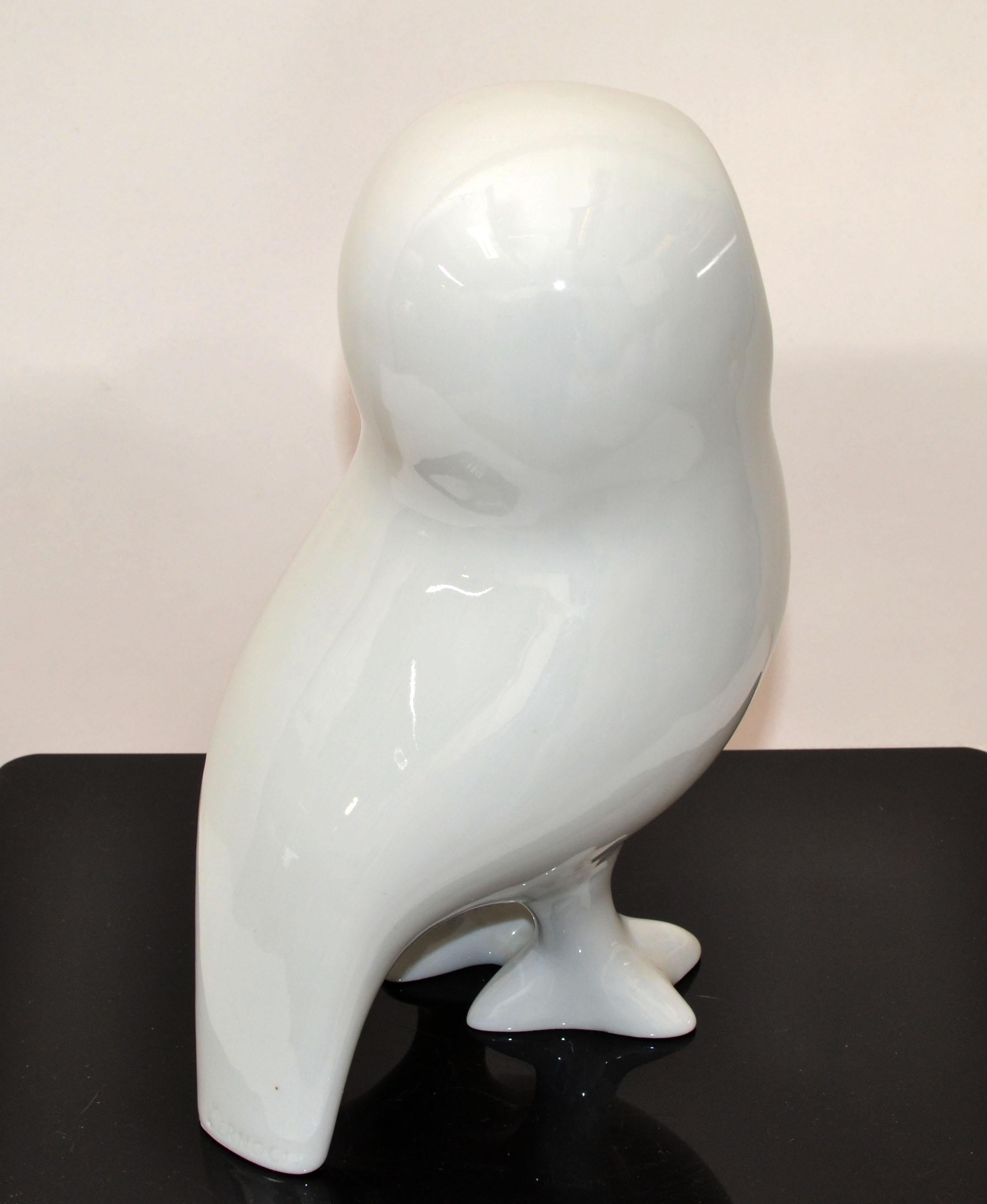 Marked White Royal Dux Porcelain Snow Owl, Animal Sculpture Mid-Century Modern For Sale 1
