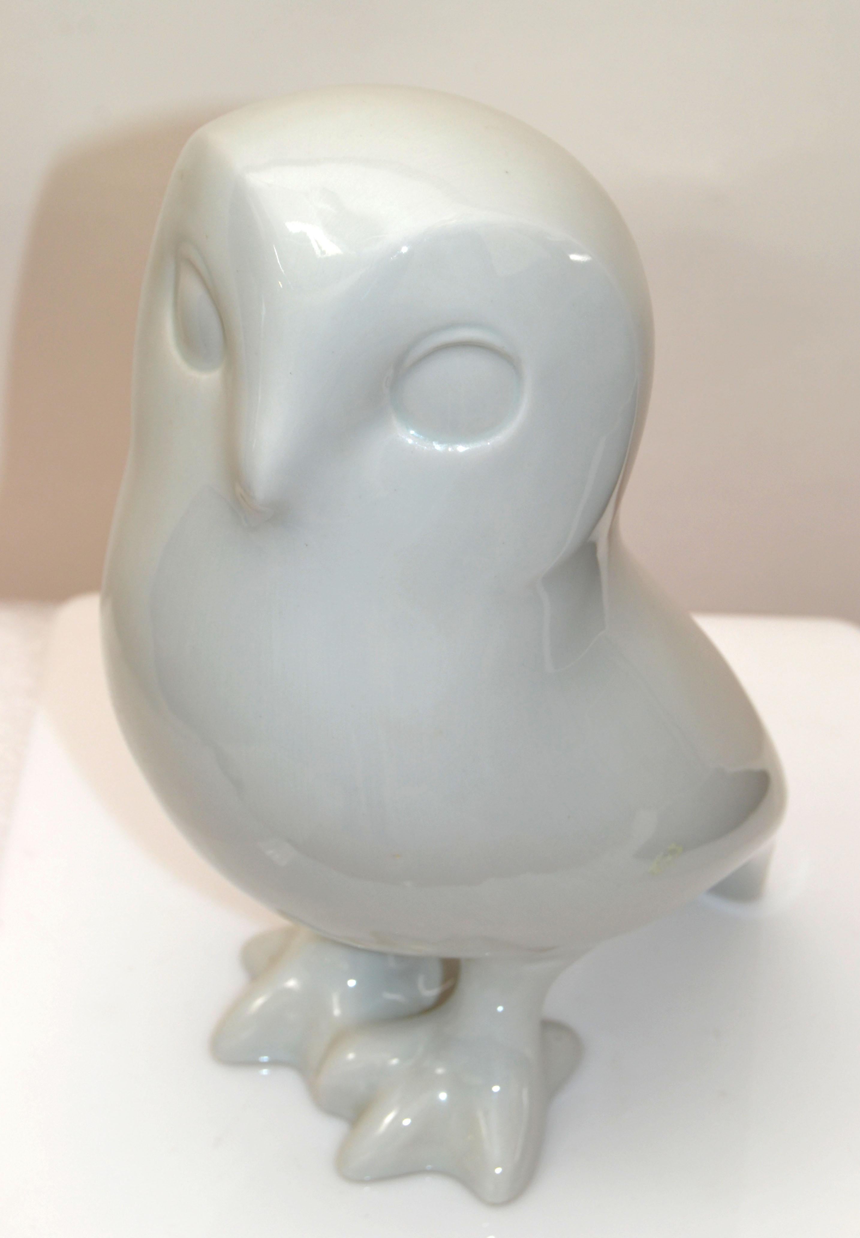 Sculpture d'animal hibou en porcelaine Royal Dux blanc marqué, mi-siècle moderne en vente 4