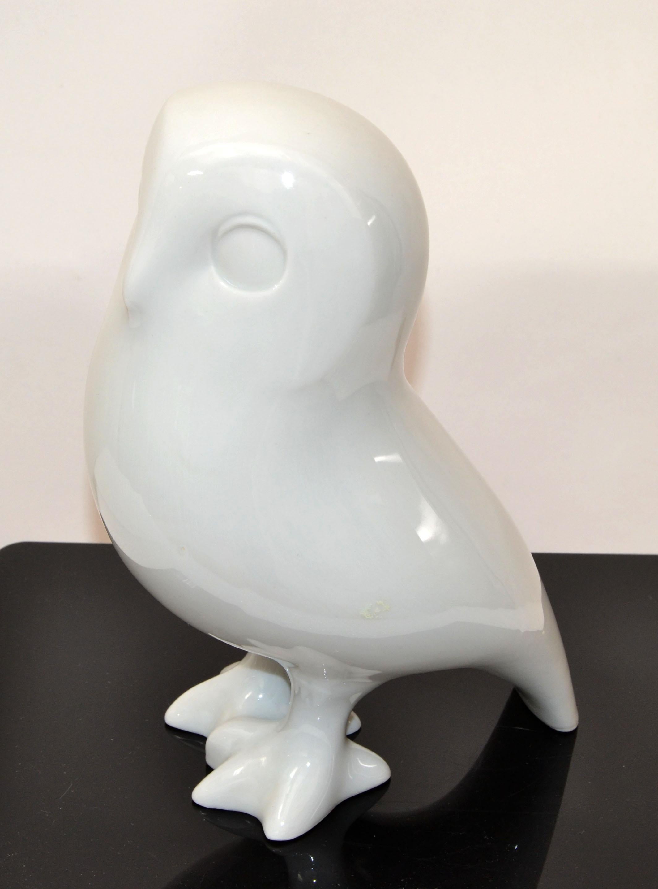 Vintage Royal Dux Bohemia white royal dux porcelain snow owl, animal Sculpture Mid-Century Modern.
Marked at Base, numbered #813 33-10 & Makers Trademark.