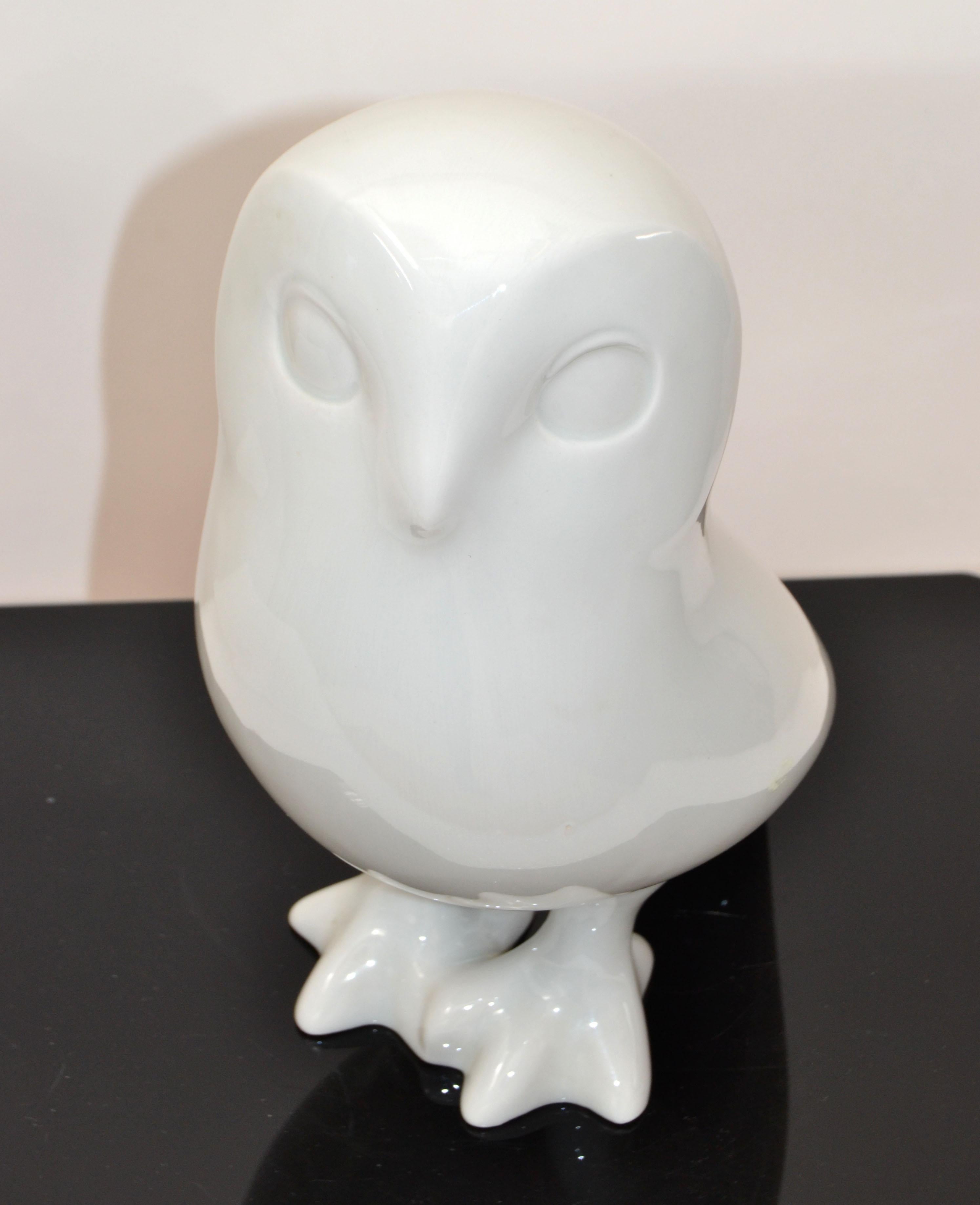 Mid-Century Modern Sculpture d'animal hibou en porcelaine Royal Dux blanc marqué, mi-siècle moderne en vente