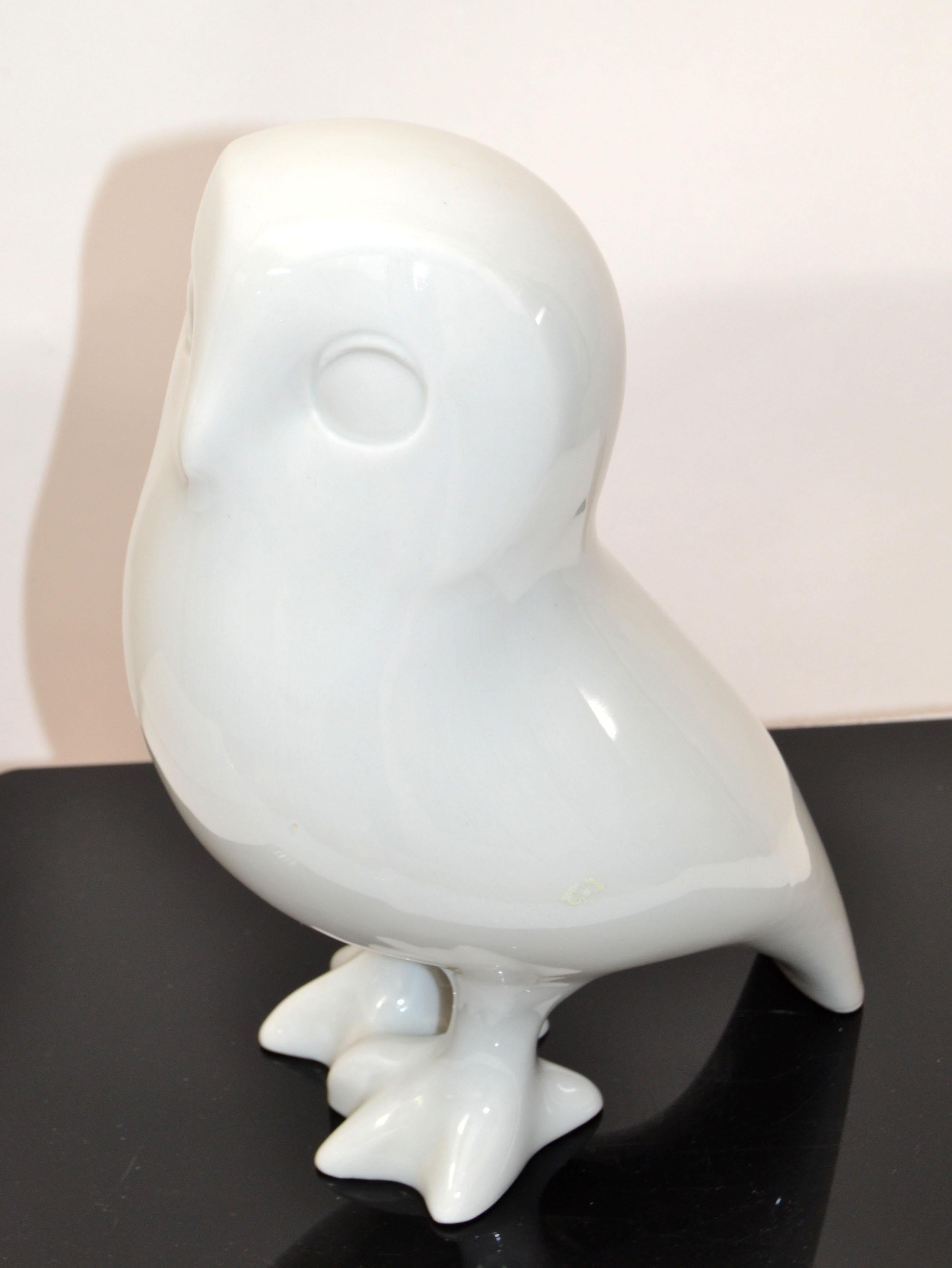 Fin du 20e siècle Sculpture d'animal hibou en porcelaine Royal Dux blanc marqué, mi-siècle moderne en vente