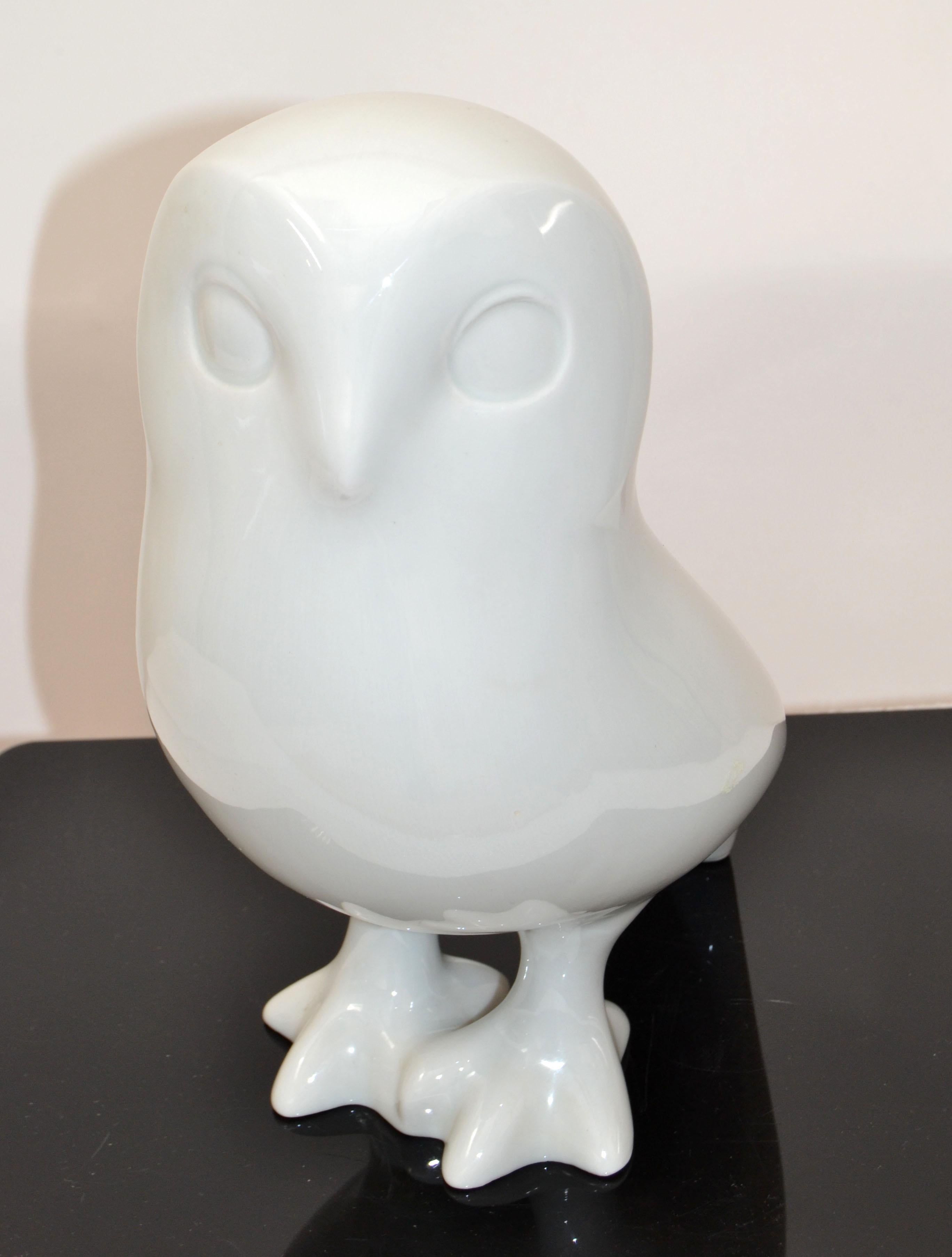 Porcelaine Sculpture d'animal hibou en porcelaine Royal Dux blanc marqué, mi-siècle moderne en vente