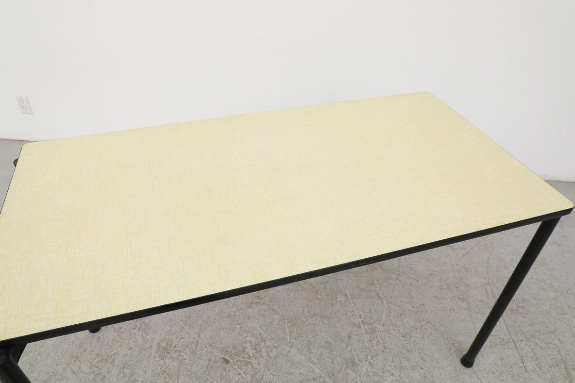 Mesa de trabajo industrial apilable Marko con tablero de fórmica y base antracita en venta 2