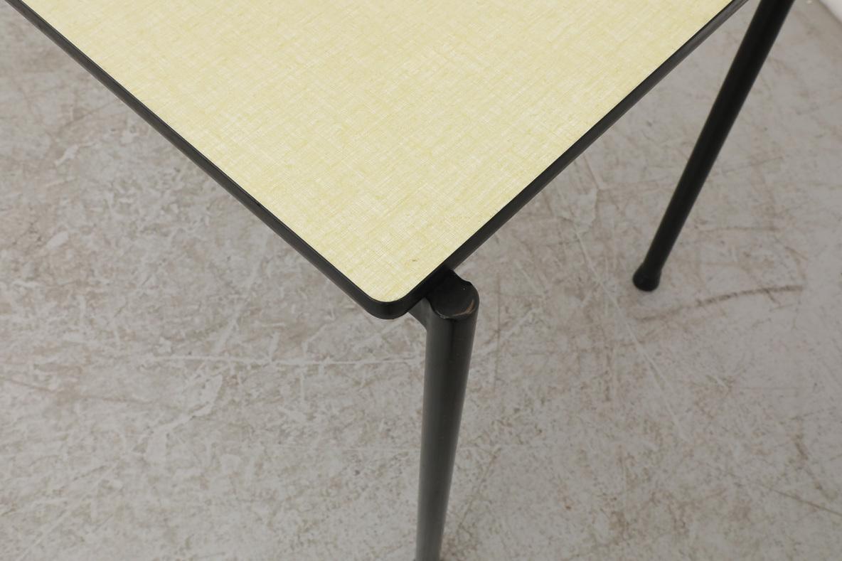 Mesa de trabajo industrial apilable Marko con tablero de fórmica y base antracita en venta 3