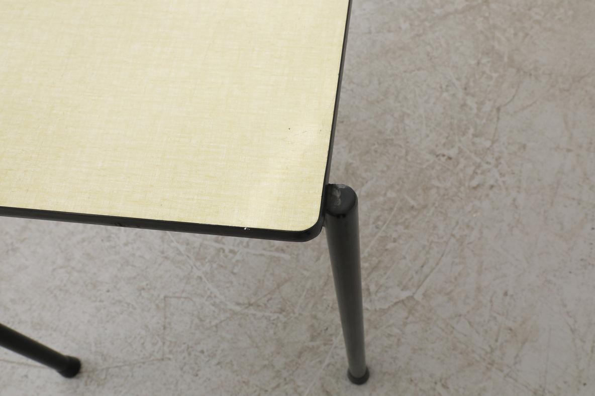 Mesa de trabajo industrial apilable Marko con tablero de fórmica y base antracita en venta 4