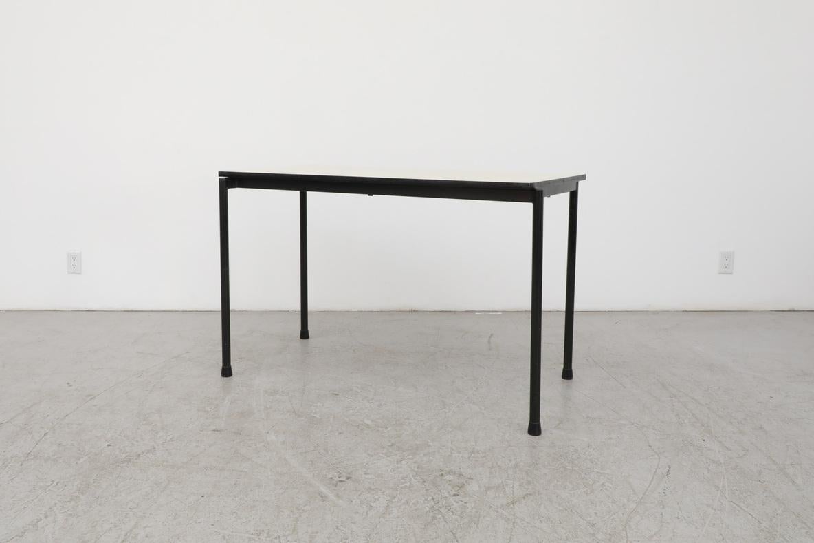 Mesa de trabajo industrial apilable Marko con tablero de fórmica y base antracita Industrial en venta