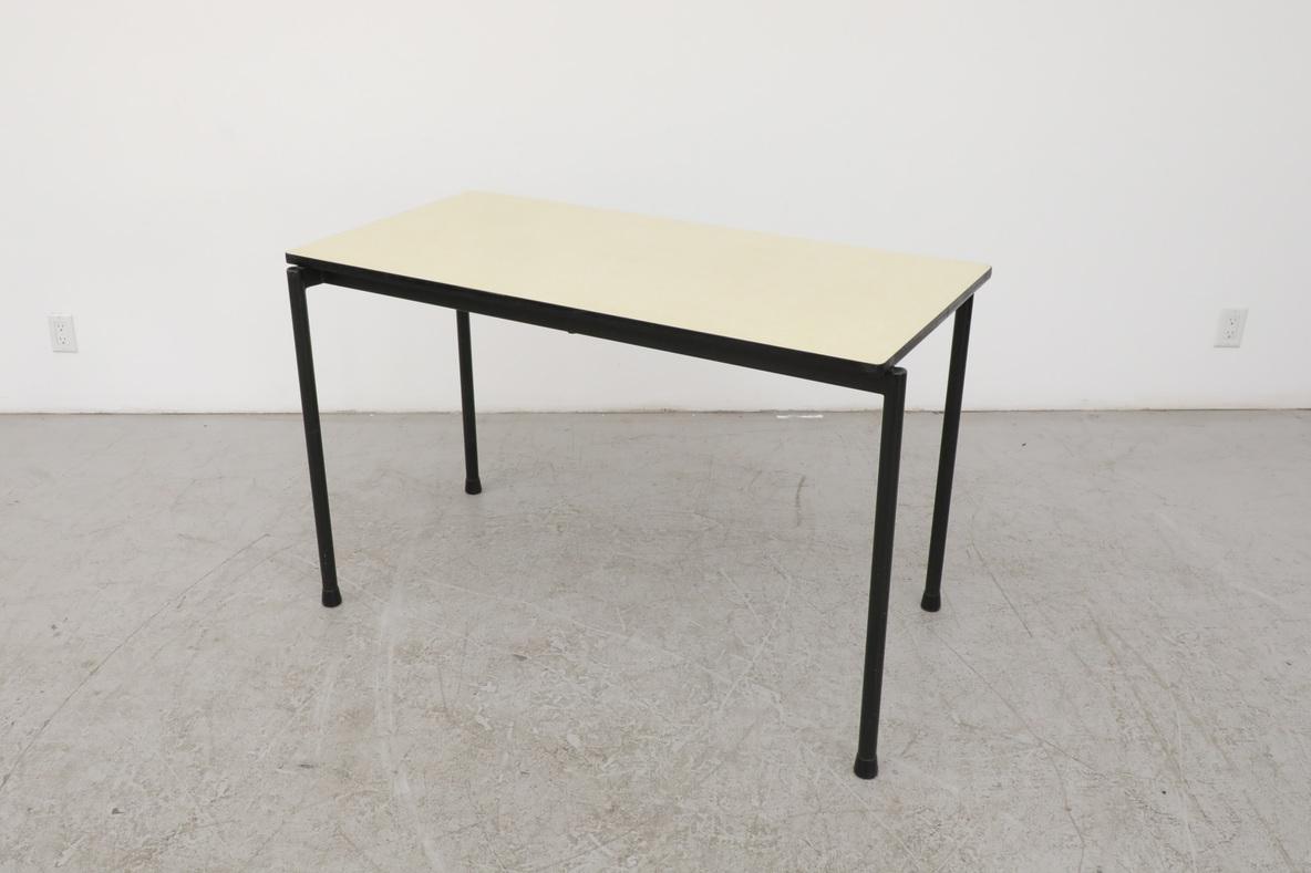 Mesa de trabajo industrial apilable Marko con tablero de fórmica y base antracita Holandés en venta