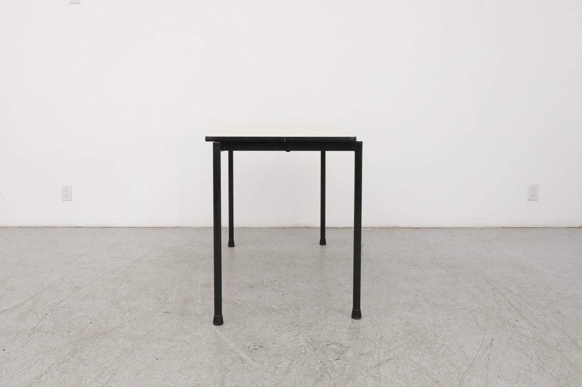 Mesa de trabajo industrial apilable Marko con tablero de fórmica y base antracita Esmaltado en venta