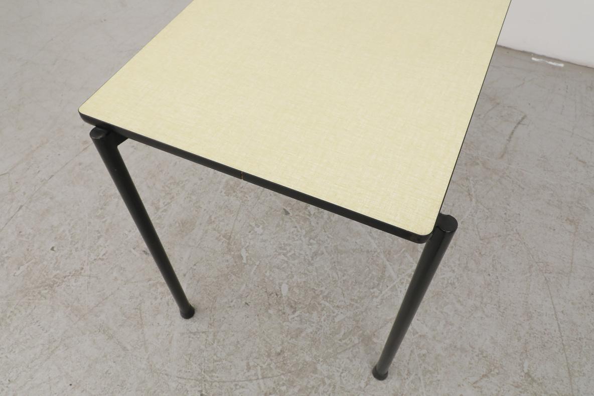 Mesa de trabajo industrial apilable Marko con tablero de fórmica y base antracita en venta 1