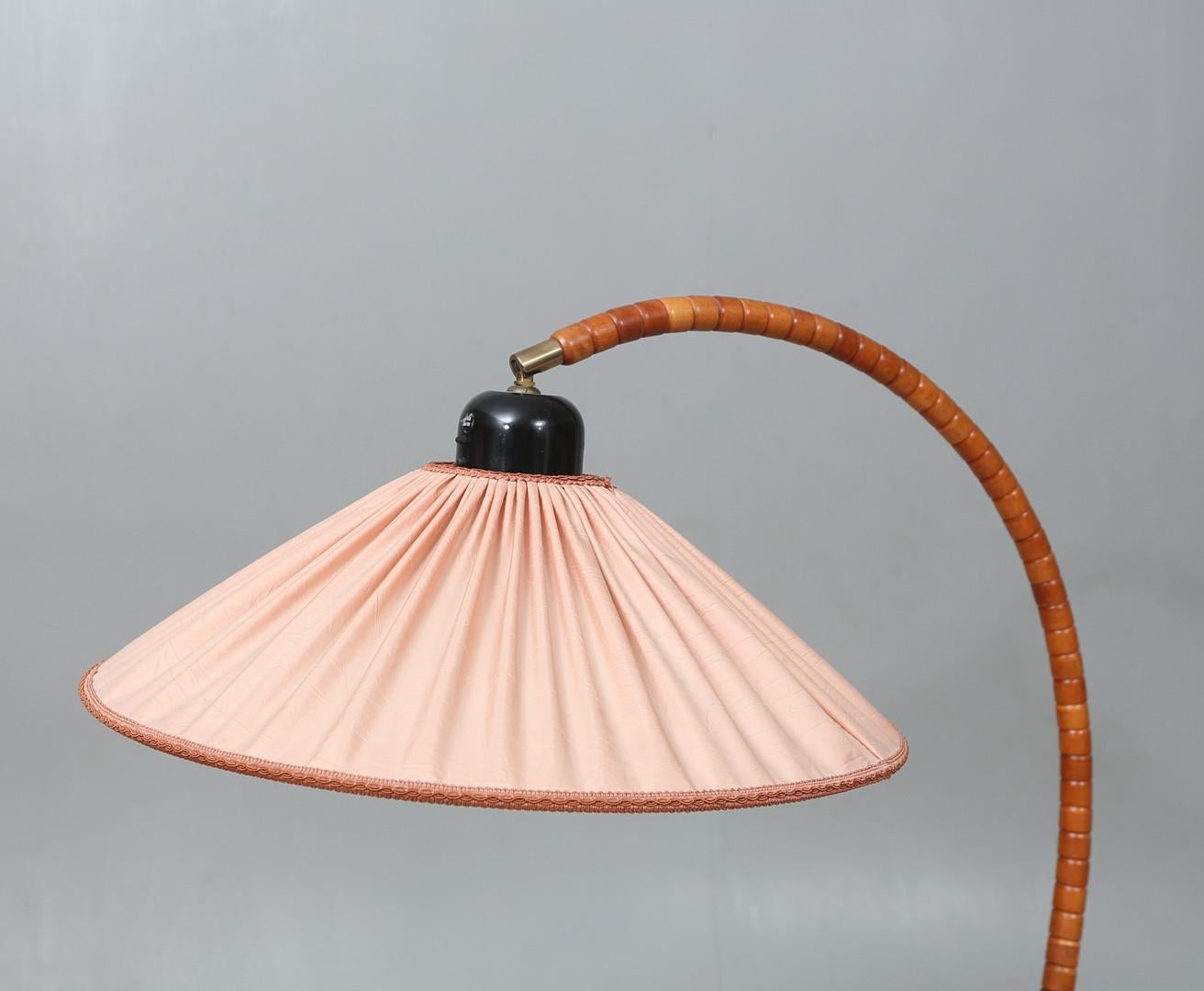 Markslöjd, Lámpara de pie - Rosa ''Cuello de cisne'' estilo Art Decó Escandinavo moderno en venta