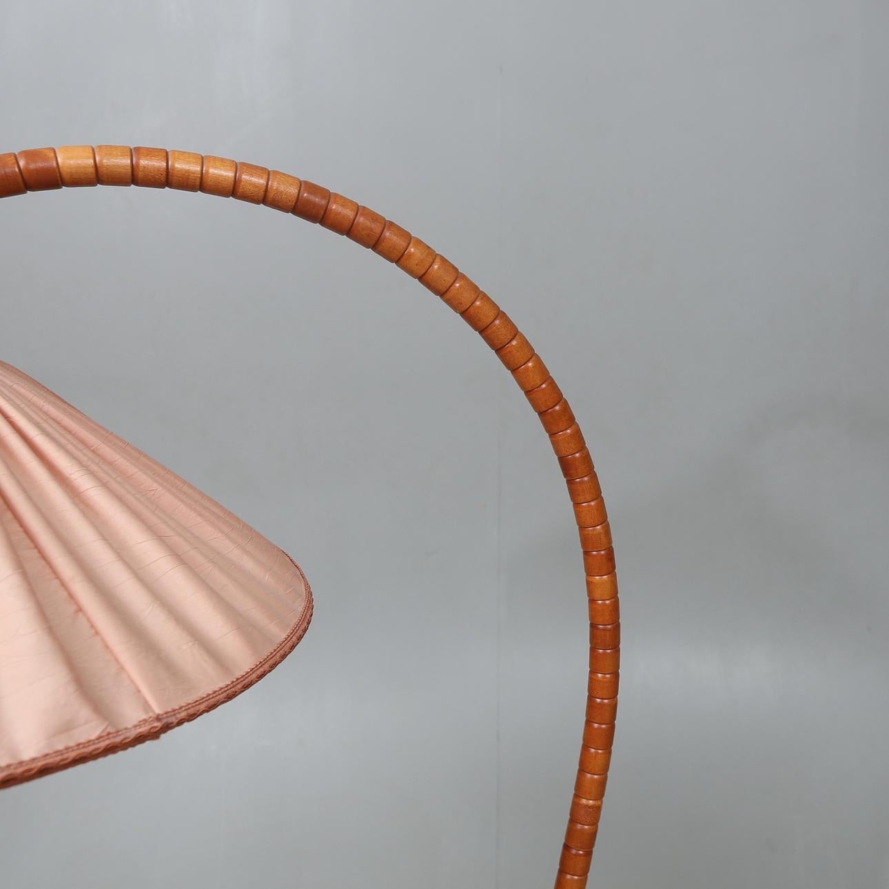 Markslöjd, Lámpara de pie - Rosa ''Cuello de cisne'' estilo Art Decó Latón en venta