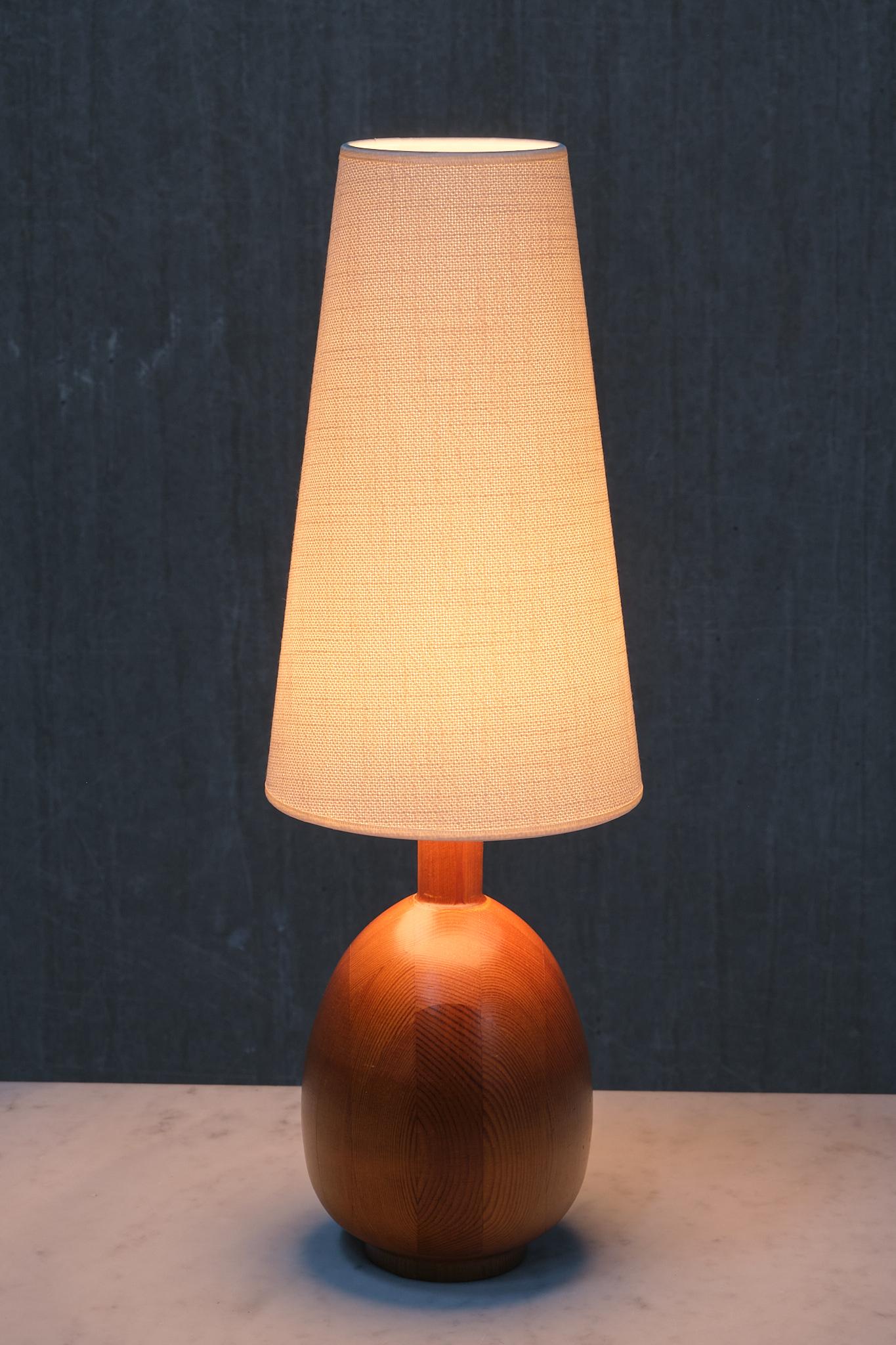 Markslöjd Paire de lampes de table ovales en pin massif, The Modernity, Suède, années 1960 en vente 5