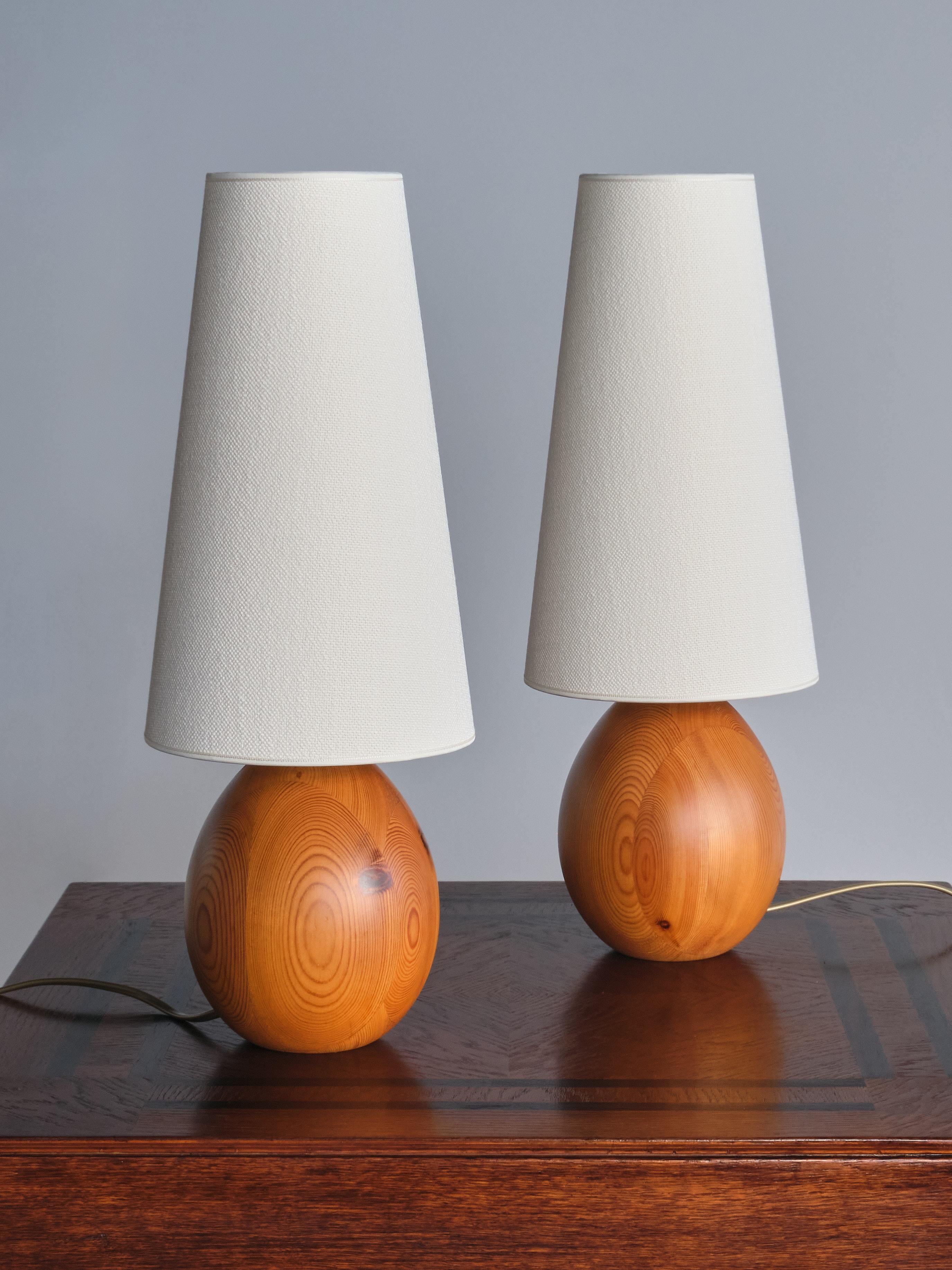 Scandinavian Modern Markslöjd Pair of Oval Table Lamps in Solid Pine, Organic Modern, Sweden, 1960s