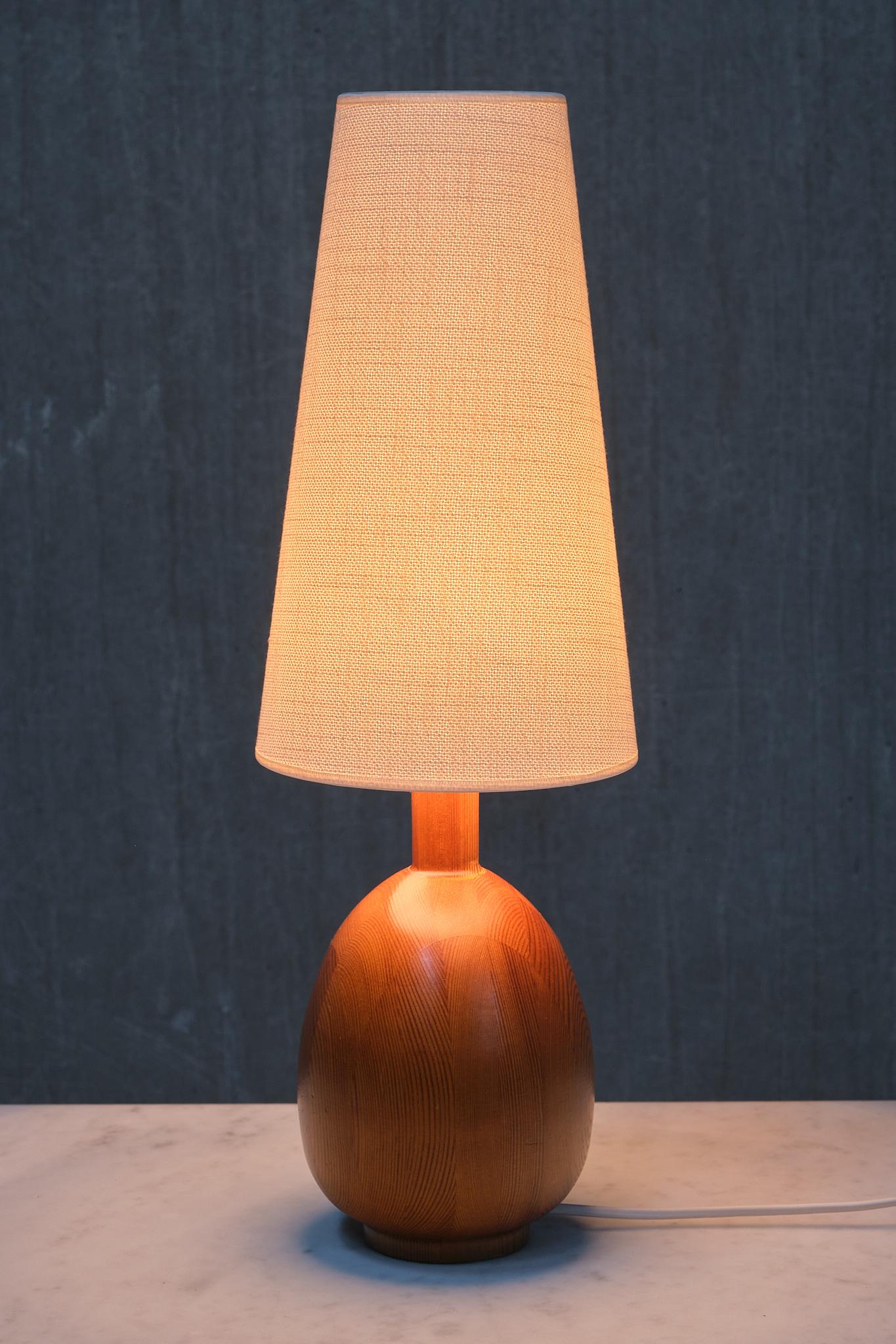 Markslöjd Paire de lampes de table ovales en pin massif, The Modernity, Suède, années 1960 Bon état - En vente à The Hague, NL
