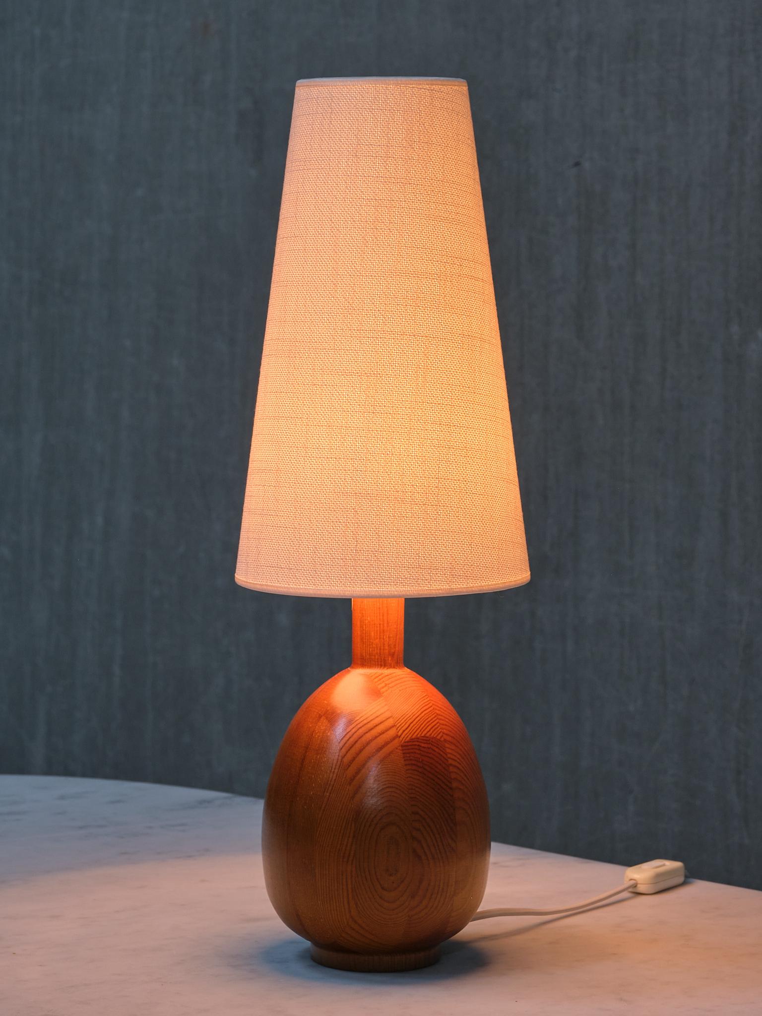 Markslöjd Paire de lampes de table ovales en pin massif, The Modernity, Suède, années 1960 en vente 1