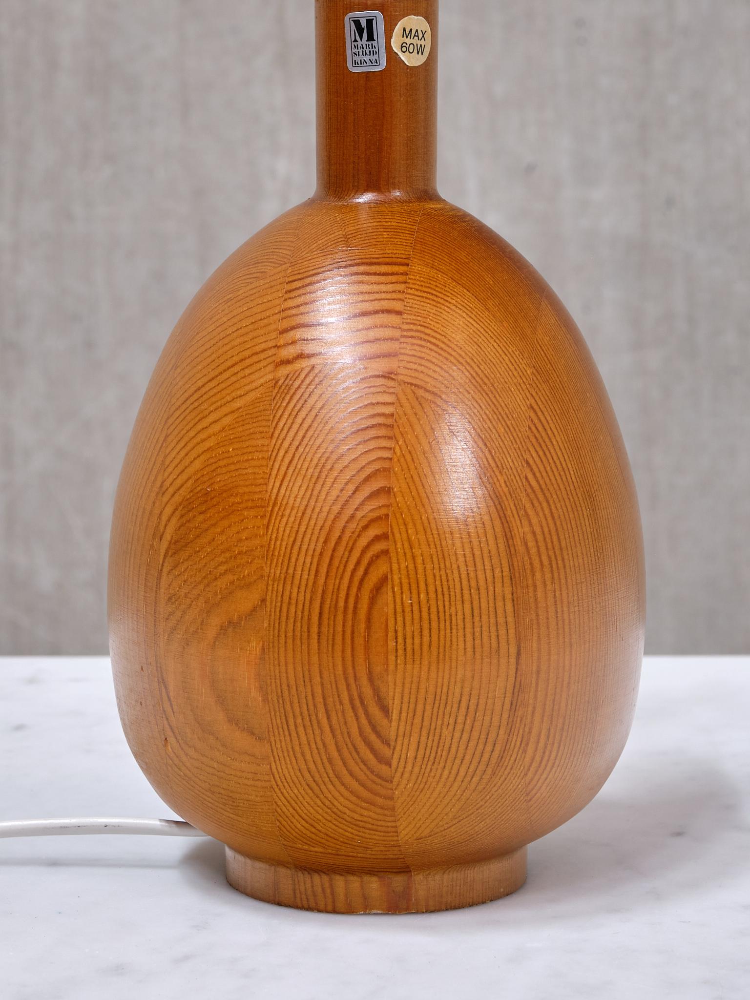Markslöjd Paire de lampes de table ovales en pin massif, The Modernity, Suède, années 1960 en vente 2