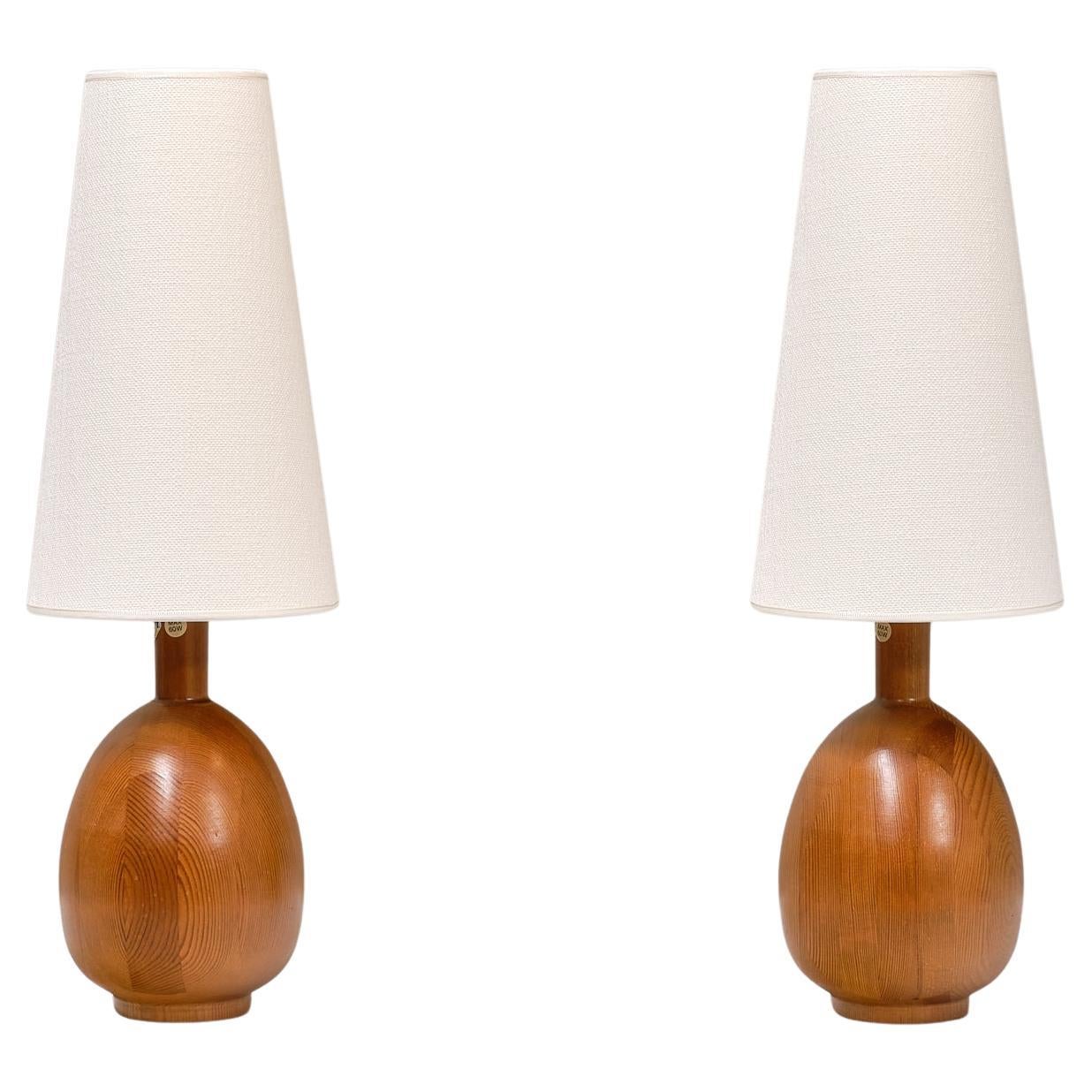 Markslöjd Zwei ovale Tischlampen aus massivem Kiefernholz, Organic Modern, Schweden, 1960er Jahre