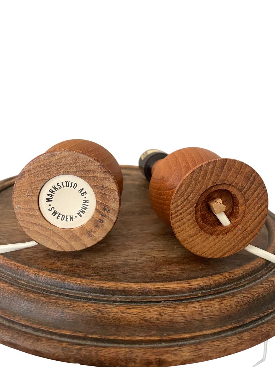 Scandinave moderne Paire de lampes de table en pin Markslöjd, Suède, années 1950 en vente