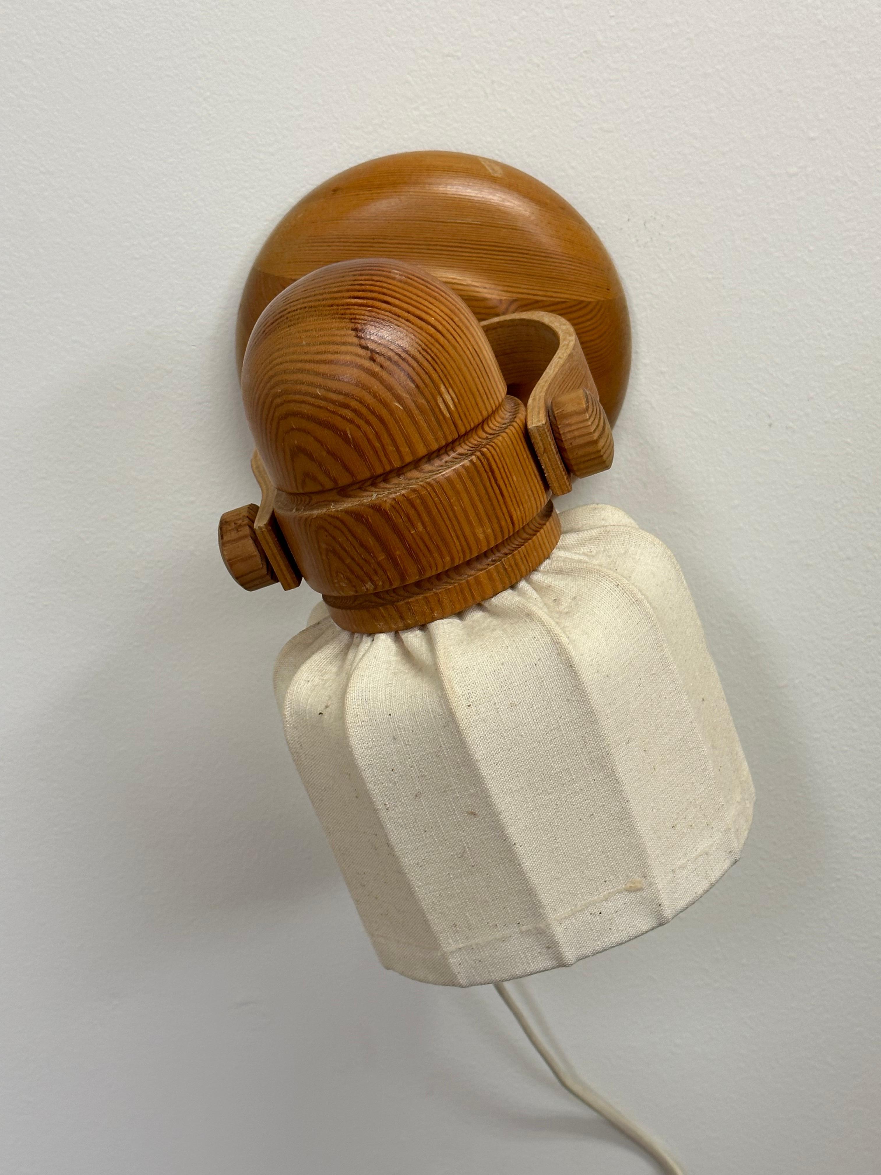 Pino Markslöjd Svezia, applique o sconsiderata lampada da parete in pino in vendita
