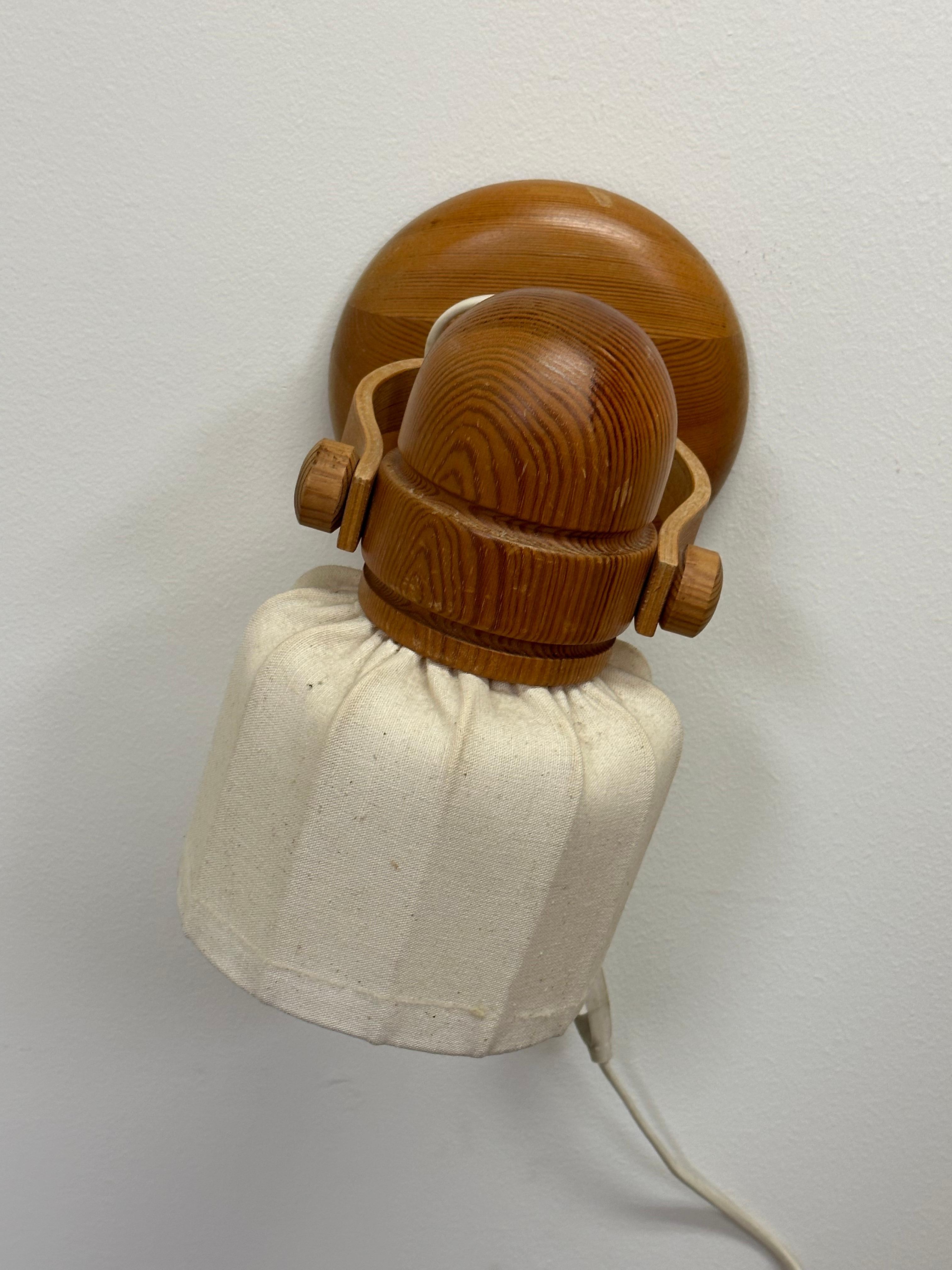 Markslöjd Svezia, applique o sconsiderata lampada da parete in pino in vendita 1