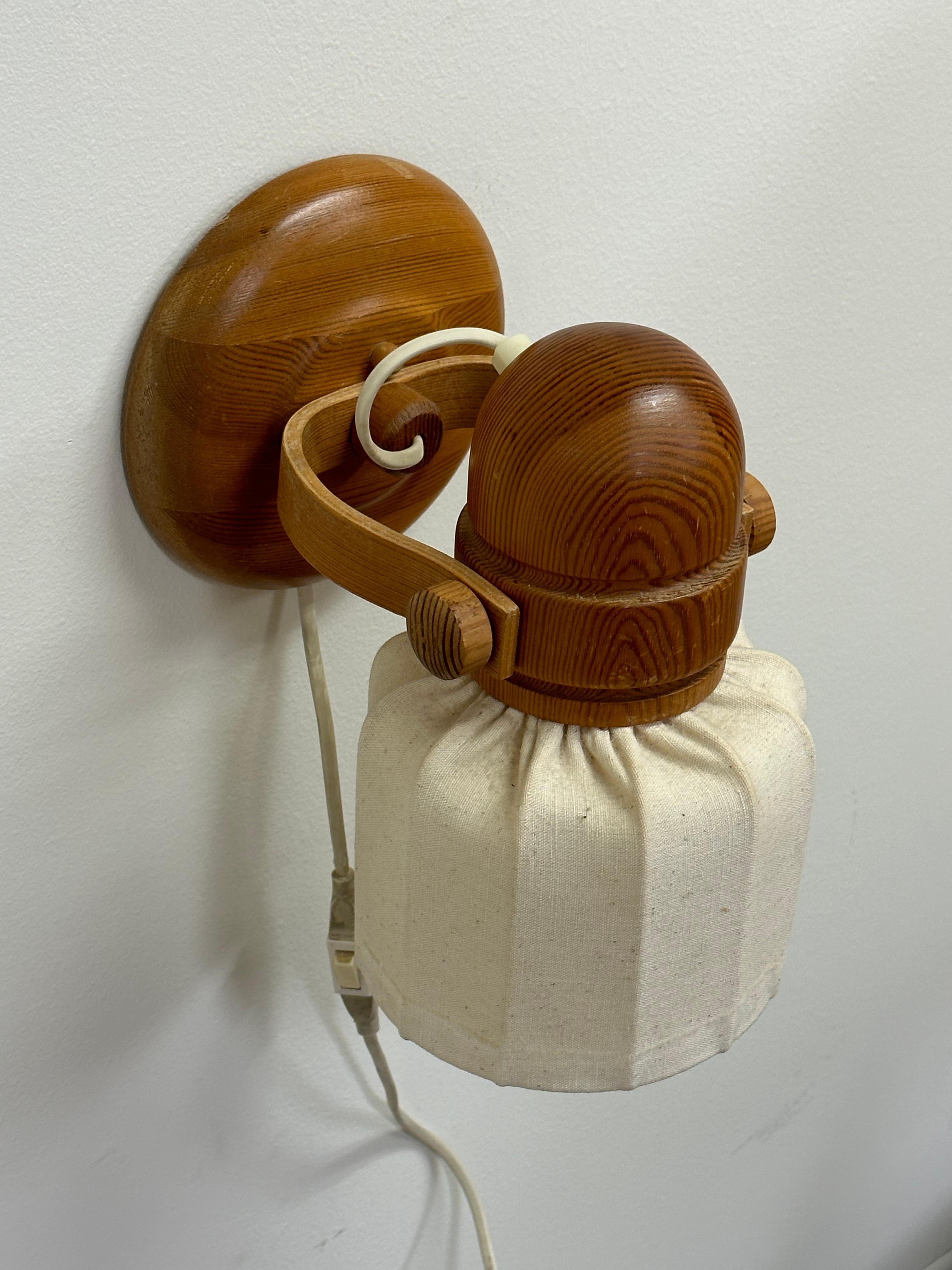 Markslöjd Svezia, applique o sconsiderata lampada da parete in pino in vendita 2