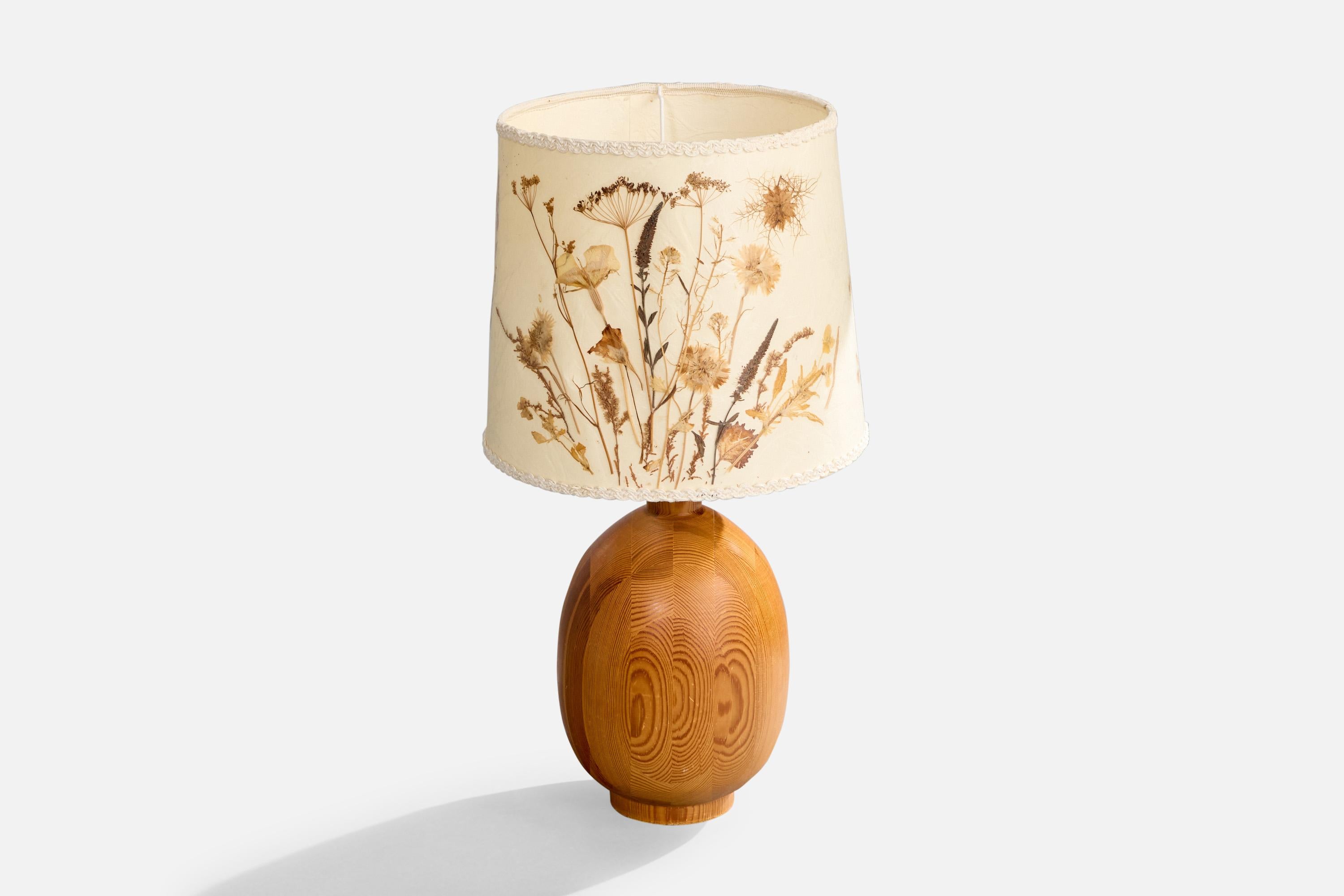 Mid-Century Modern Markslöjd, lampe de table, pin, papier parchemin, Suède, années 1970 en vente