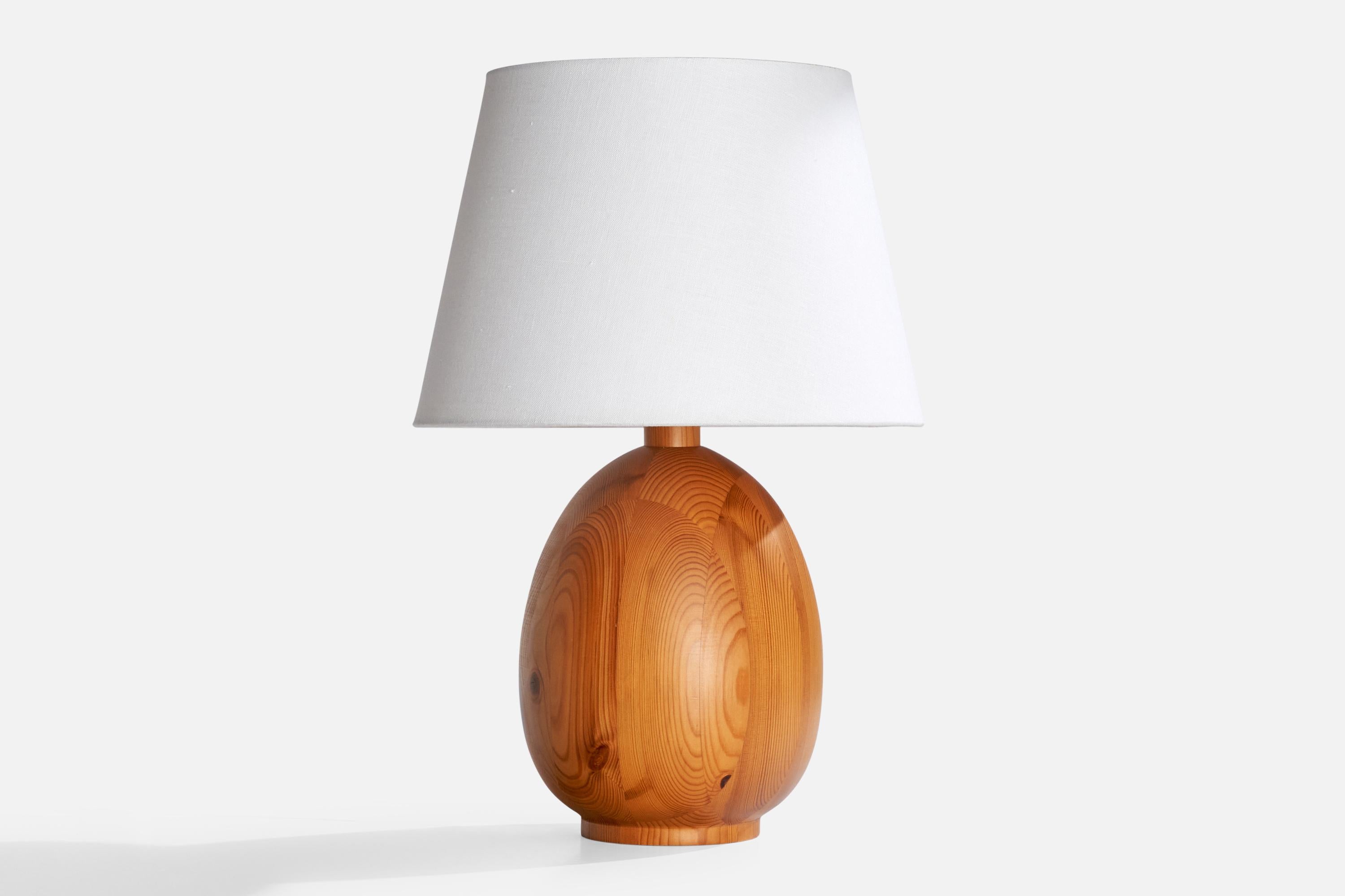 Lampada da tavolo in pino progettata e prodotta da Markslöjd, Svezia, anni '70.

Dimensioni della lampada (pollici): 15,5
