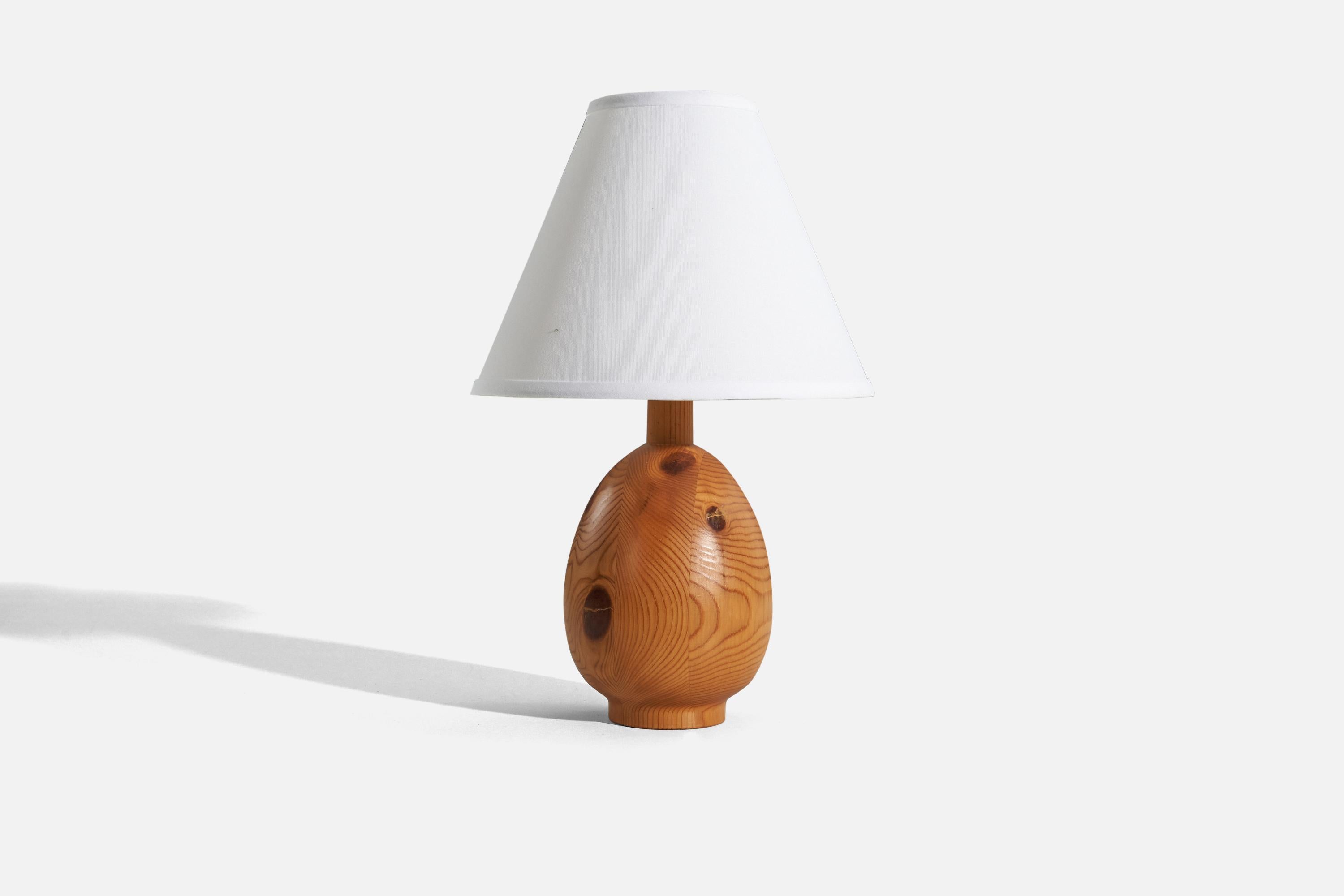 A solid pine table lamp designed and produced by Markslöjd, Kinna, Sweden, c. 1970s.

Sold without lampshade. 
Dimensions of lamp (inches) : 11.3125 x 5.375 x 5.375 (H x W x D) 
Dimensions of shade (inches) : 4 x 10 x 8 (T x B x H) 
Dimension