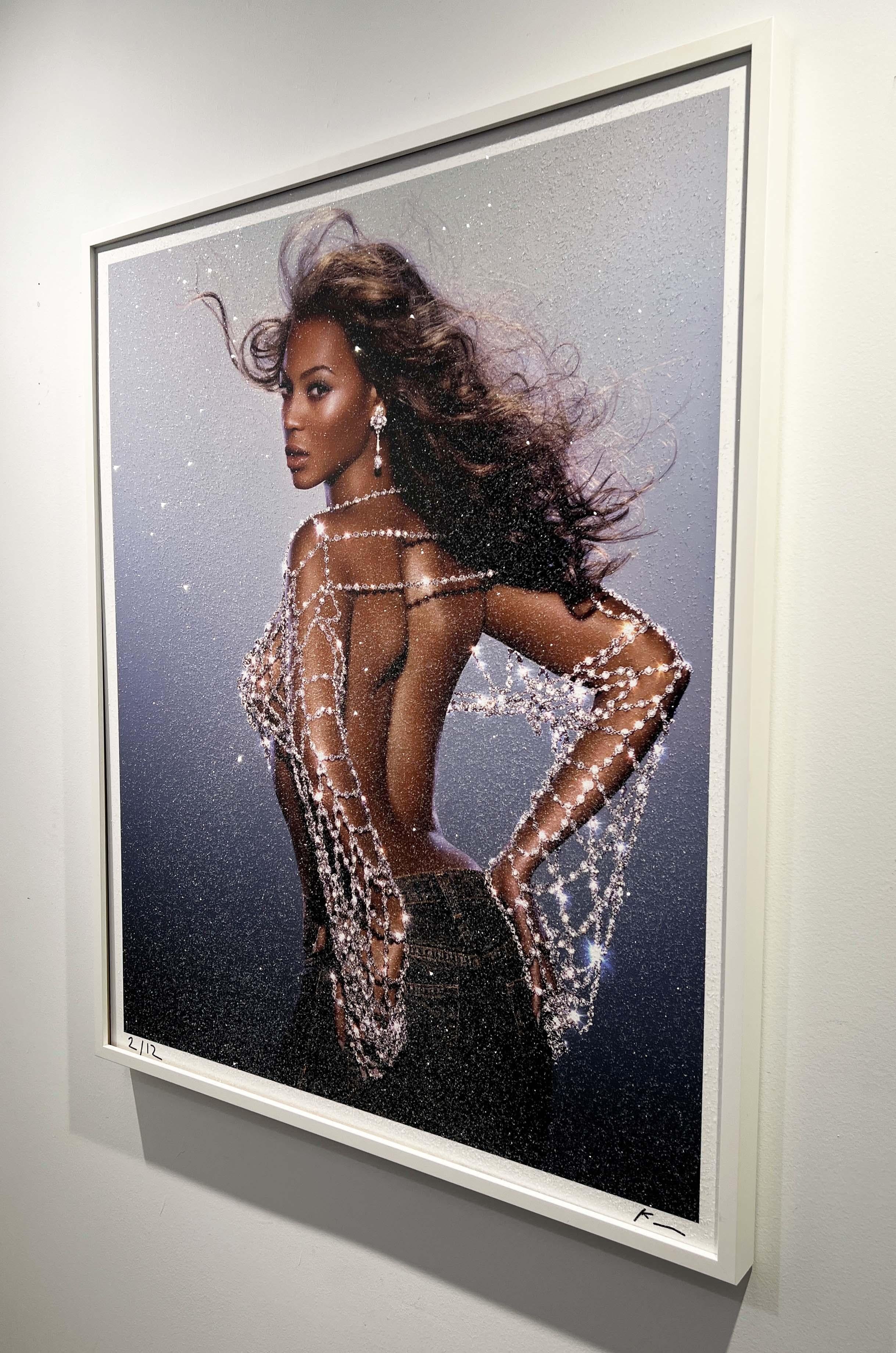 Beyoncé, Dangerously In Love, Zurück, Diamond Dust Sonderausgabe (Grau), Figurative Photograph, von Markus Klinko