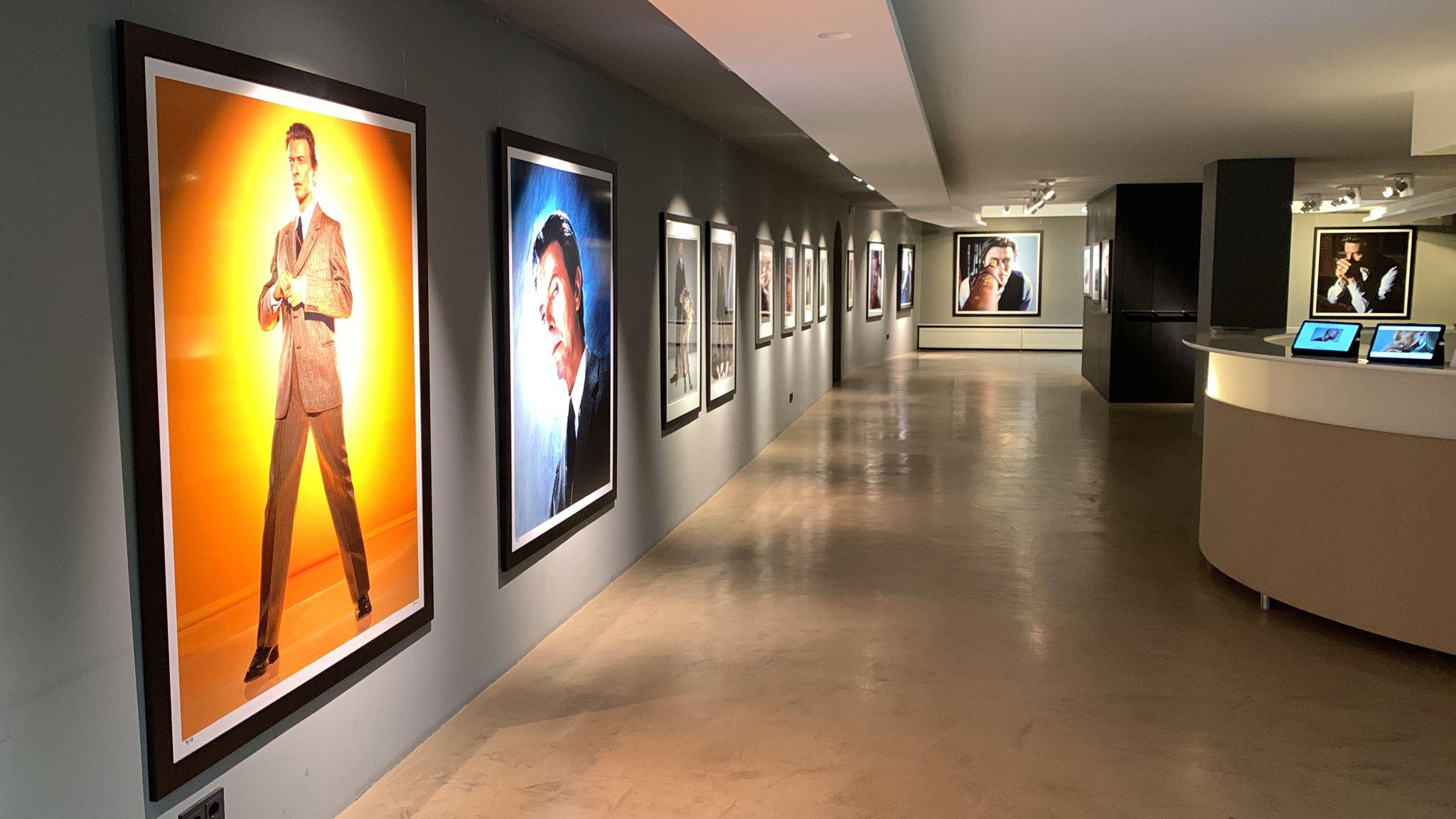 Iman „Bracelets“ Fotografie, signiert Lt'd Ed. von Markus Klinko im Angebot 1