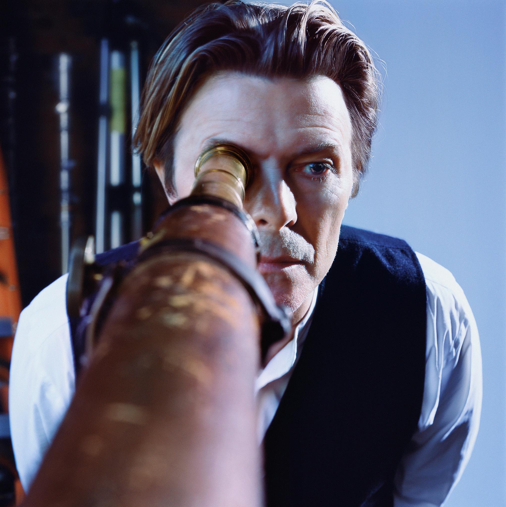 "Markus Klinko ist ein preisgekrönter, internationaler Mode- und Promi-Fotograf und Regisseur, der mit vielen der bekanntesten Stars aus Film, Musik und Mode gearbeitet hat.

Klinko hat unter anderem Beyonce, Lady Gaga, David Bowie, Jennifer Lopez,