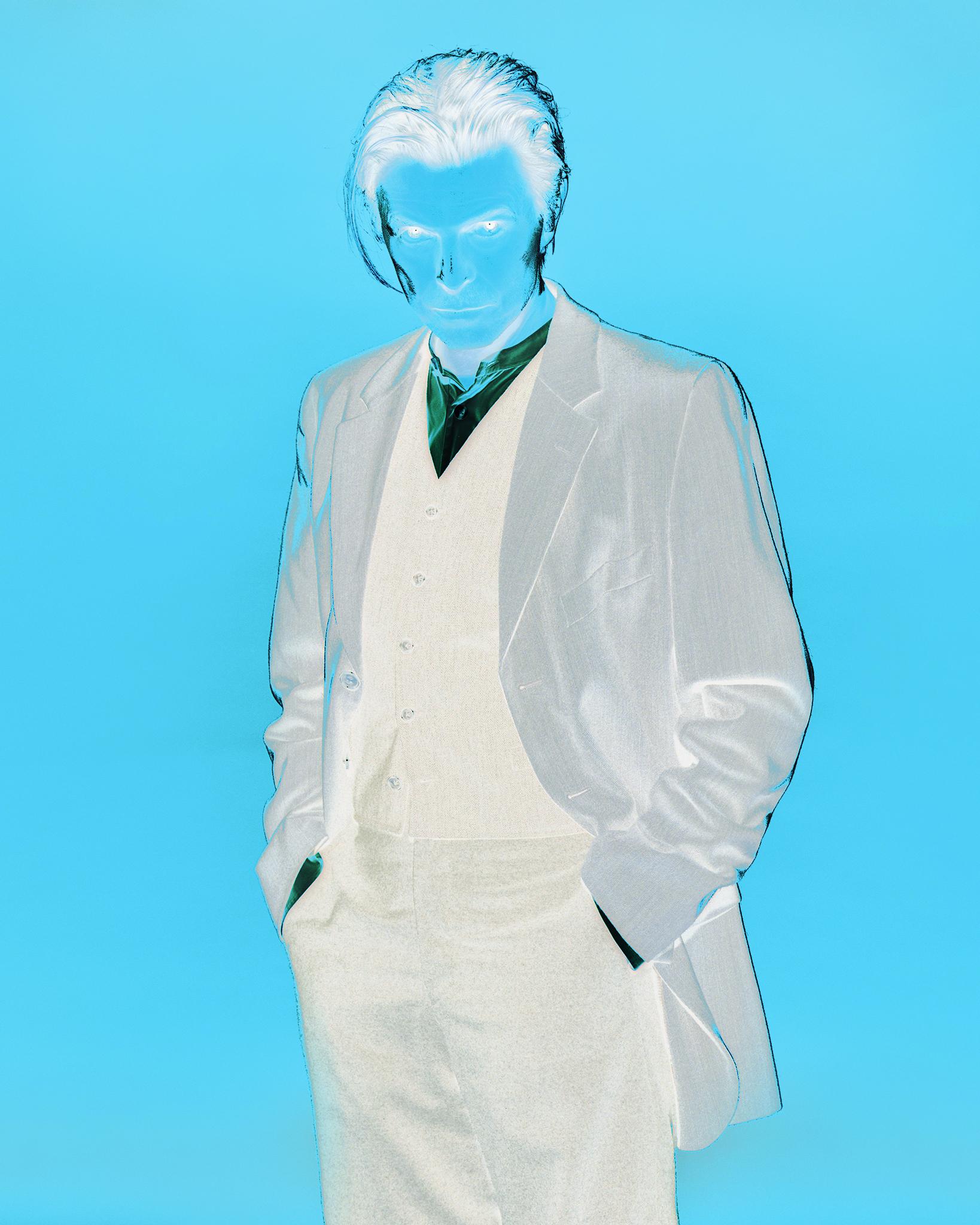 Nuevo lanzamiento en septiembre de 2022.  David Bowie, Flipped, 2001 por Markus Klinko

Imagen en negativo reelaborada de David Bowie, tomada de la imagen original de Markus Klinko y reelaborada por el propio Markus.

Esta impresión está disponible