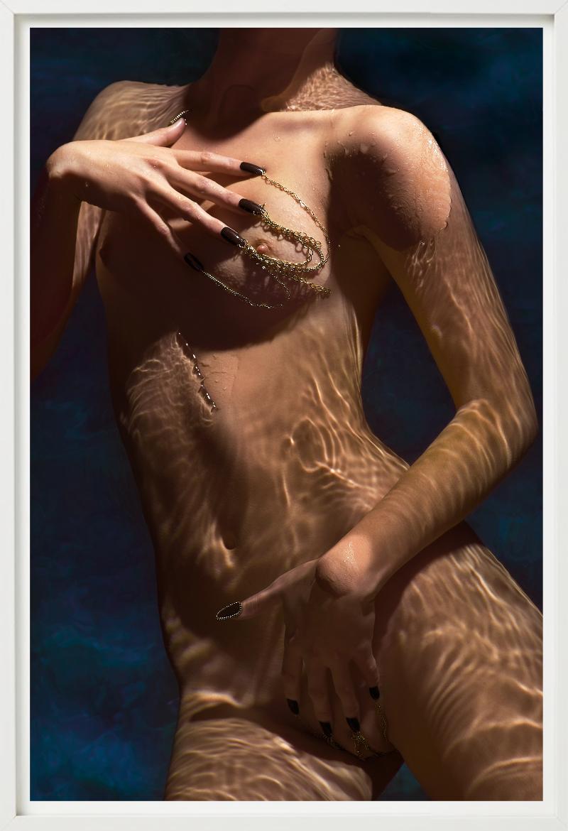 Nudi, catene Klinko e Lee, Fotografia d'arte - Photograph Contemporaneo di Markus Klinko