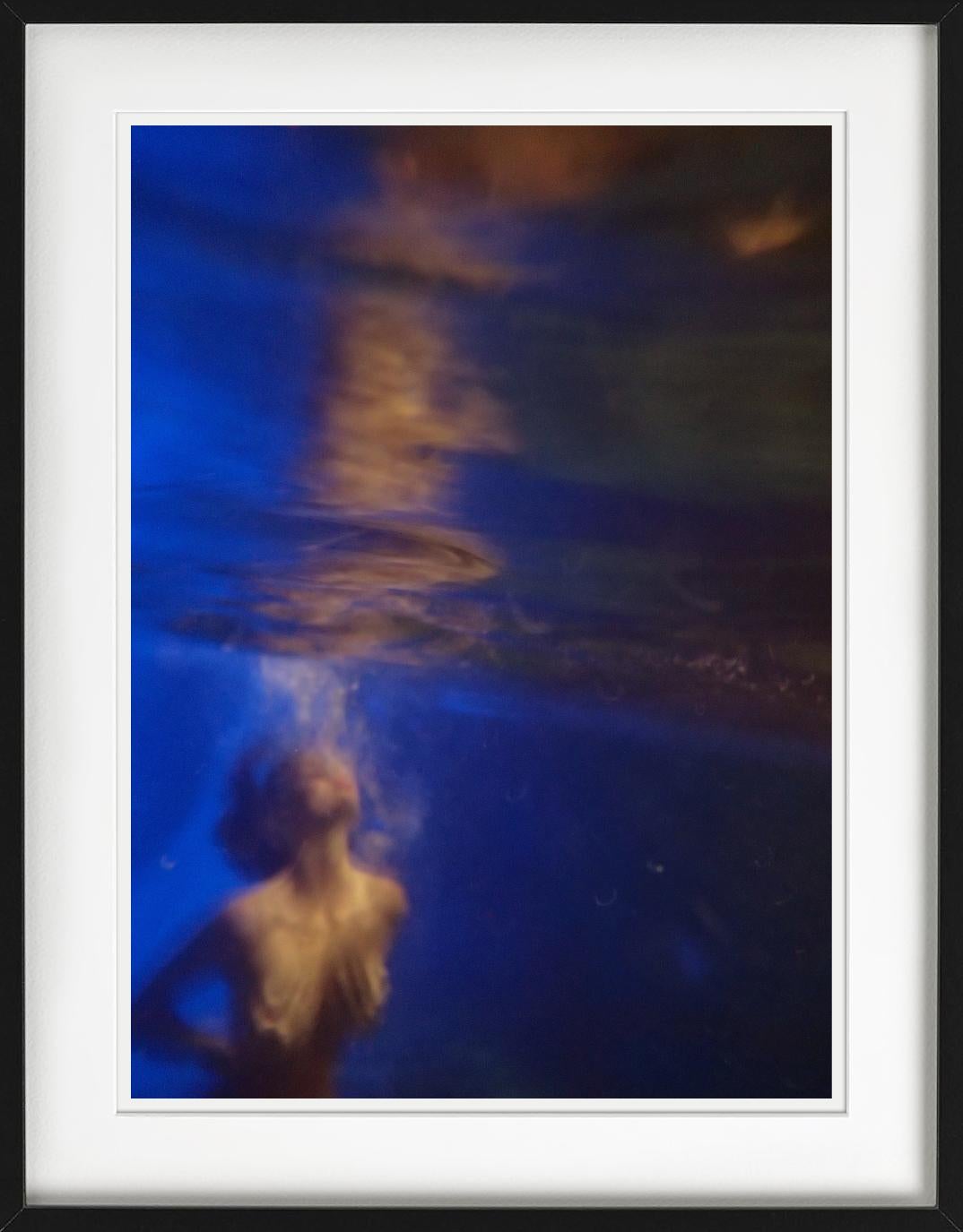 THE DIVER - Lili Simmons, Kunstfotografie im Angebot 5