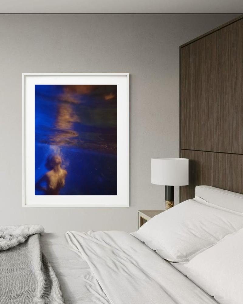 THE DIVER - Lili Simmons, Kunstfotografie im Angebot 1