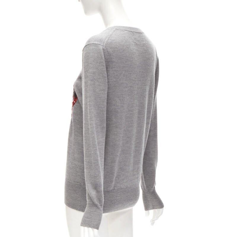 MARKUS LUPFER Grauer Pullover mit roten Lippenstiften aus S-Strick im Angebot 2