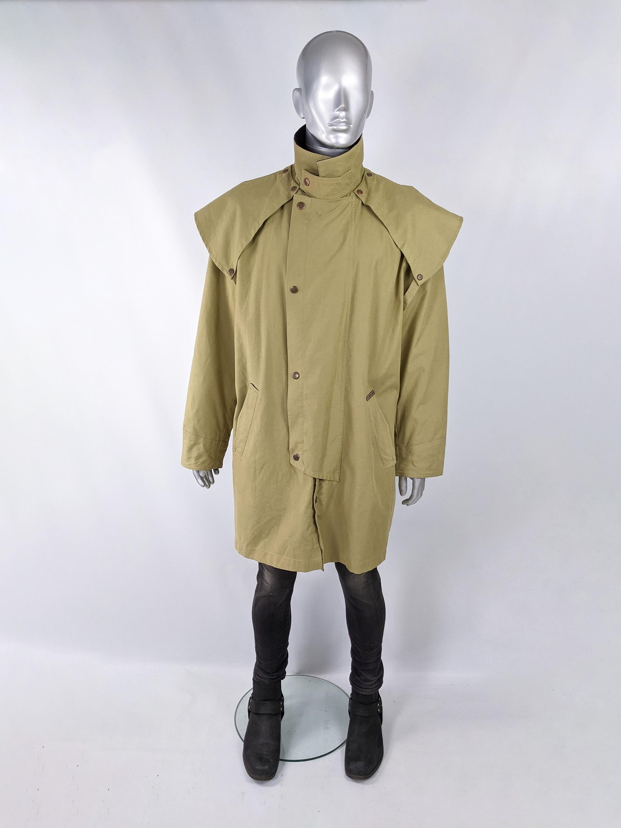 An incredible vintage mens trenchcoat from the 80s by Italian label, Marlboro Classics. In a cotton blend fabric with premium, weather protecting details like the corduroy collar which can be stood up and fastened with the collar strap and the