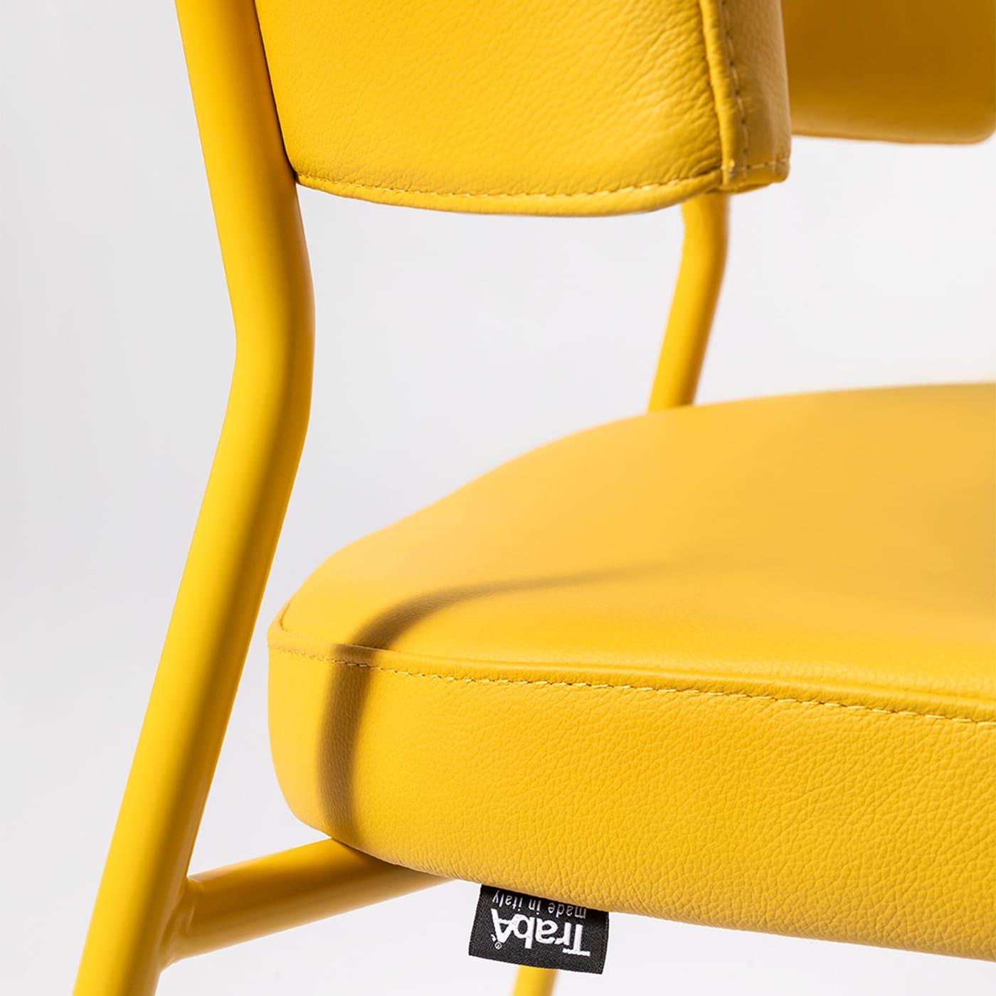 XXIe siècle et contemporain Chaise en métal et cuir jaune Marlen Met Im par EP Studio en vente