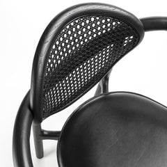 Sedia Marlena nera con braccioli di Studio Nove.3