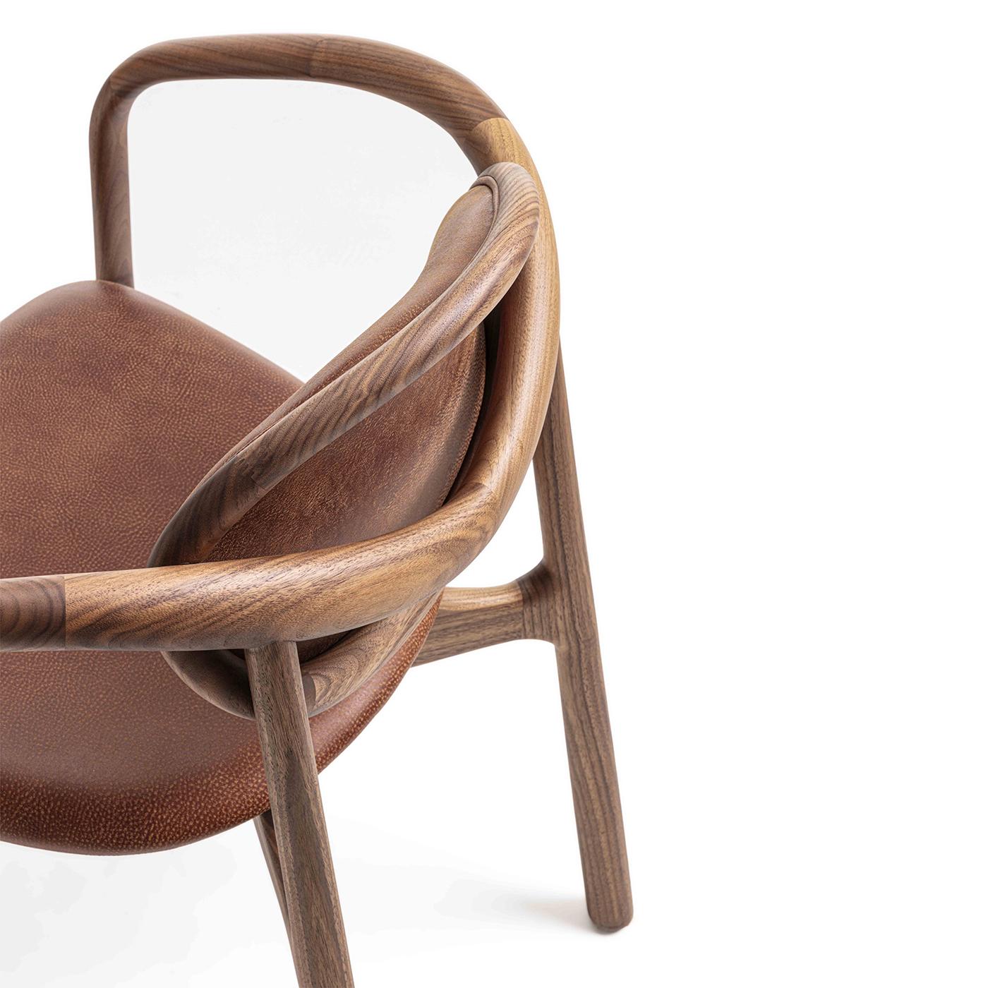 Marlena Sessel aus Leder und Holz von Enrico Pellizzoni im Zustand „Neu“ im Angebot in Milan, IT