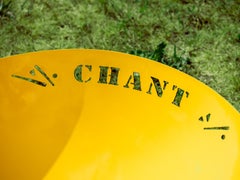 Chant - helle, dynamische, erzählerische, bemalte Skulptur aus Edelstahl für den Außenbereich