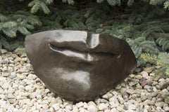 Silencio - gran escultura figurativa, narrativa, de bronce para exteriores