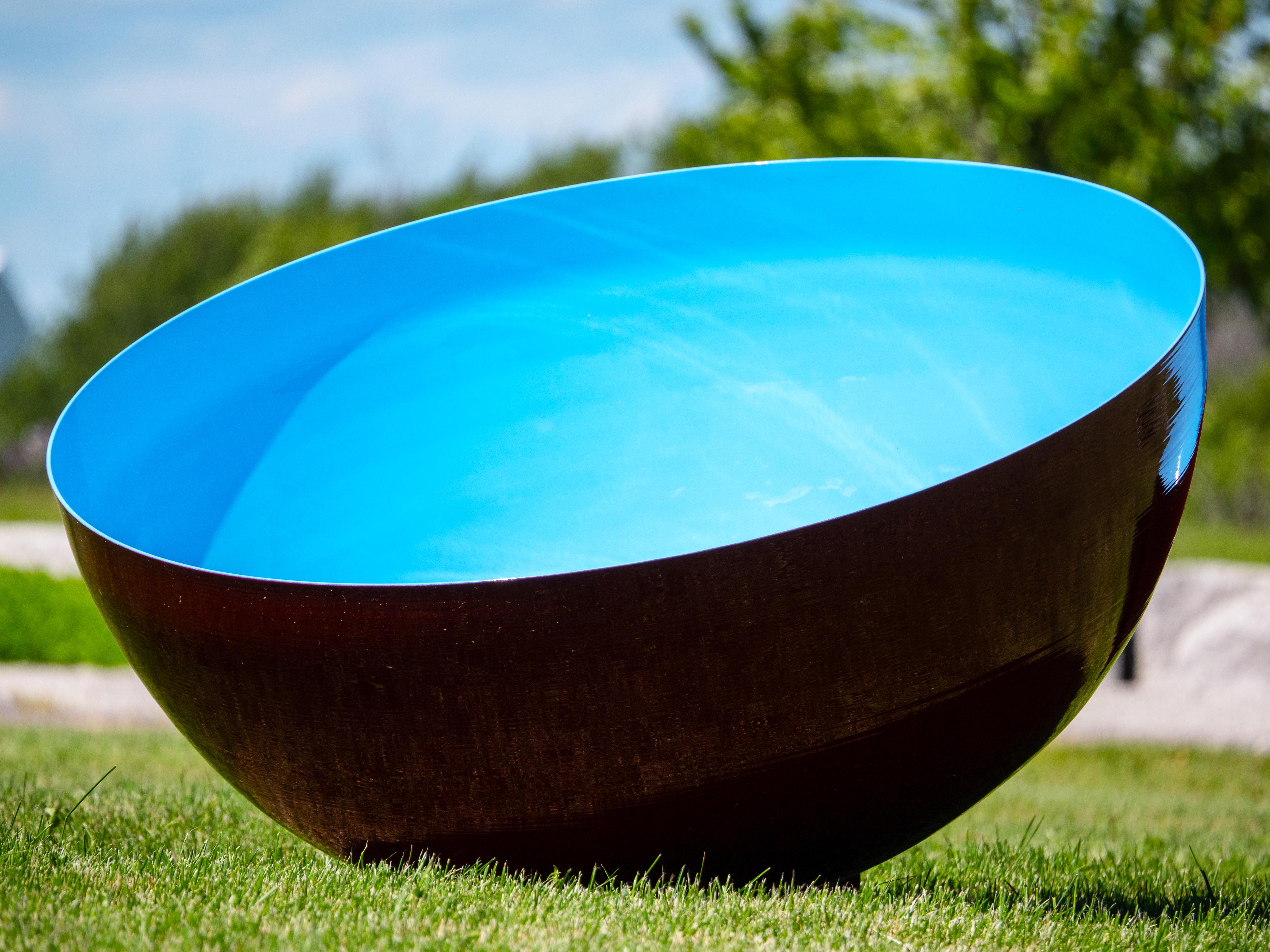 Singing Bowl Cerulean Sky Large - scultura da esterno in acciaio inox di colore blu