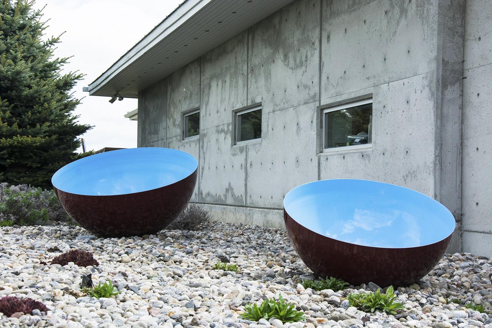 Singing Bowl Cerulean Sky Medium – Skulptur aus Edelstahl für den Außenbereich in Blau im Angebot 6